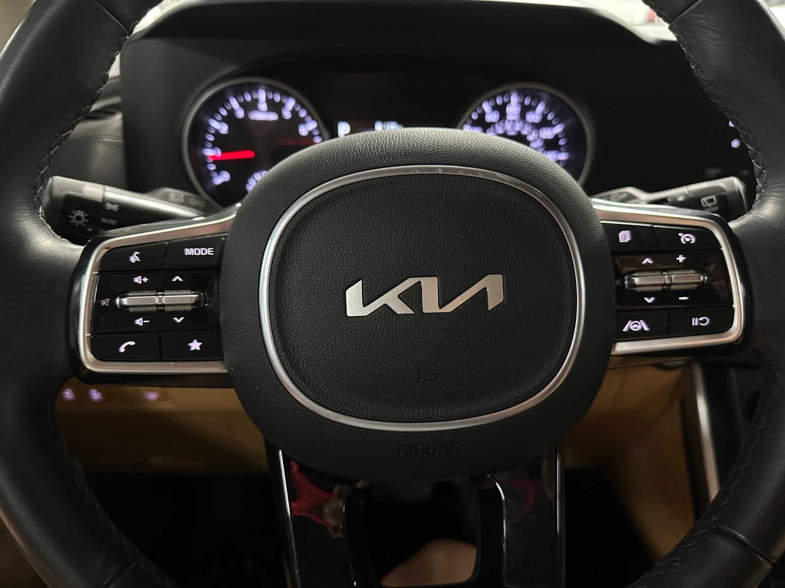 Thumbnail: 2023 Kia Carnival - 4