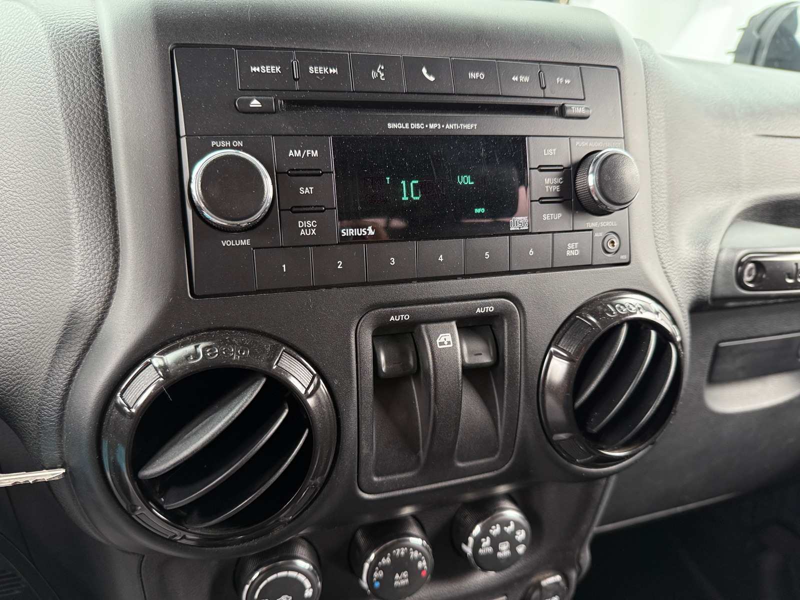 Thumbnail: 2017 Jeep Wrangler - 3