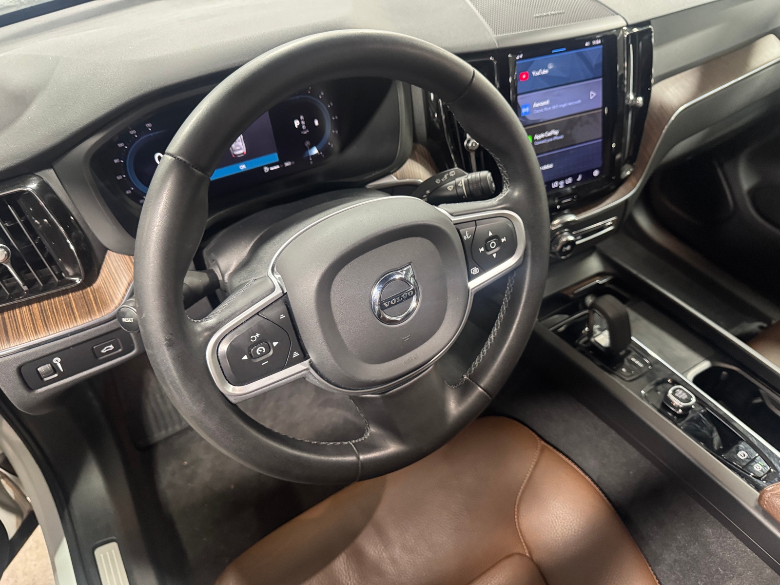 Thumbnail: 2022 Volvo XC60 - 5