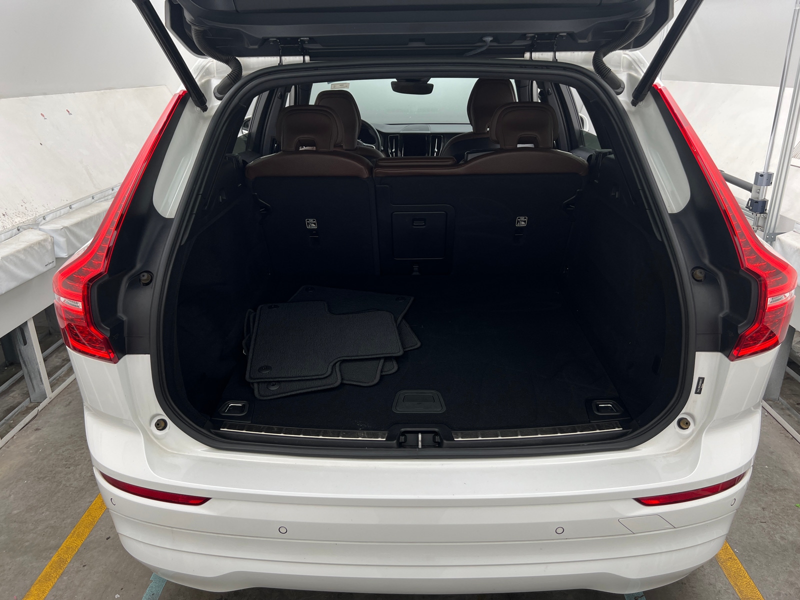 Thumbnail: 2022 Volvo XC60 - 7