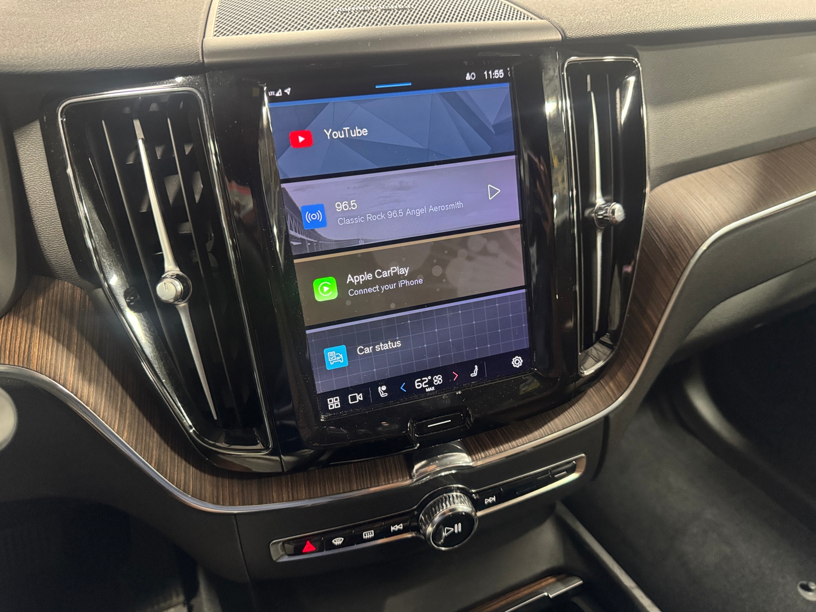 Thumbnail: 2022 Volvo XC60 - 4