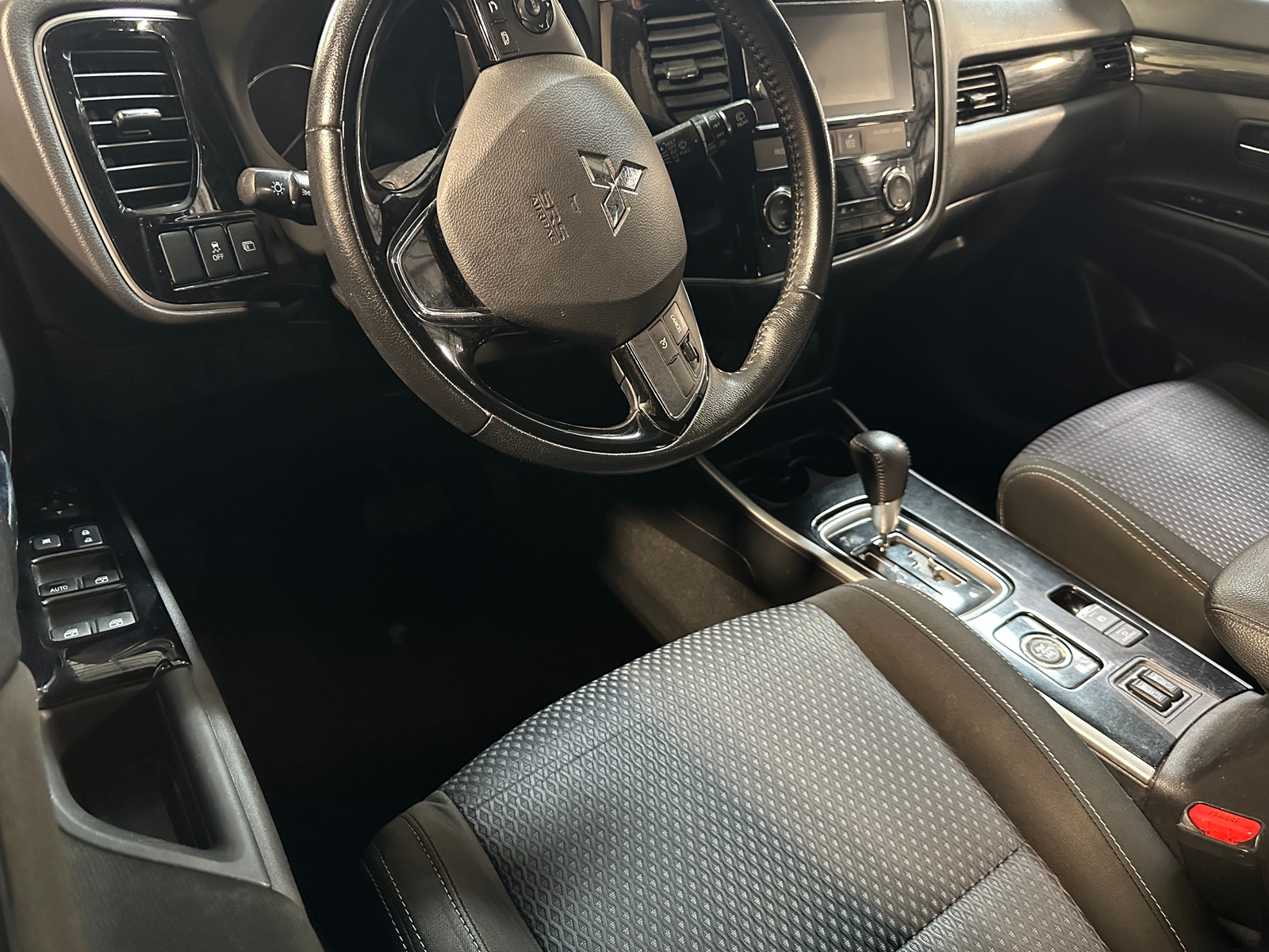 Thumbnail: 2018 Mitsubishi Outlander - 3