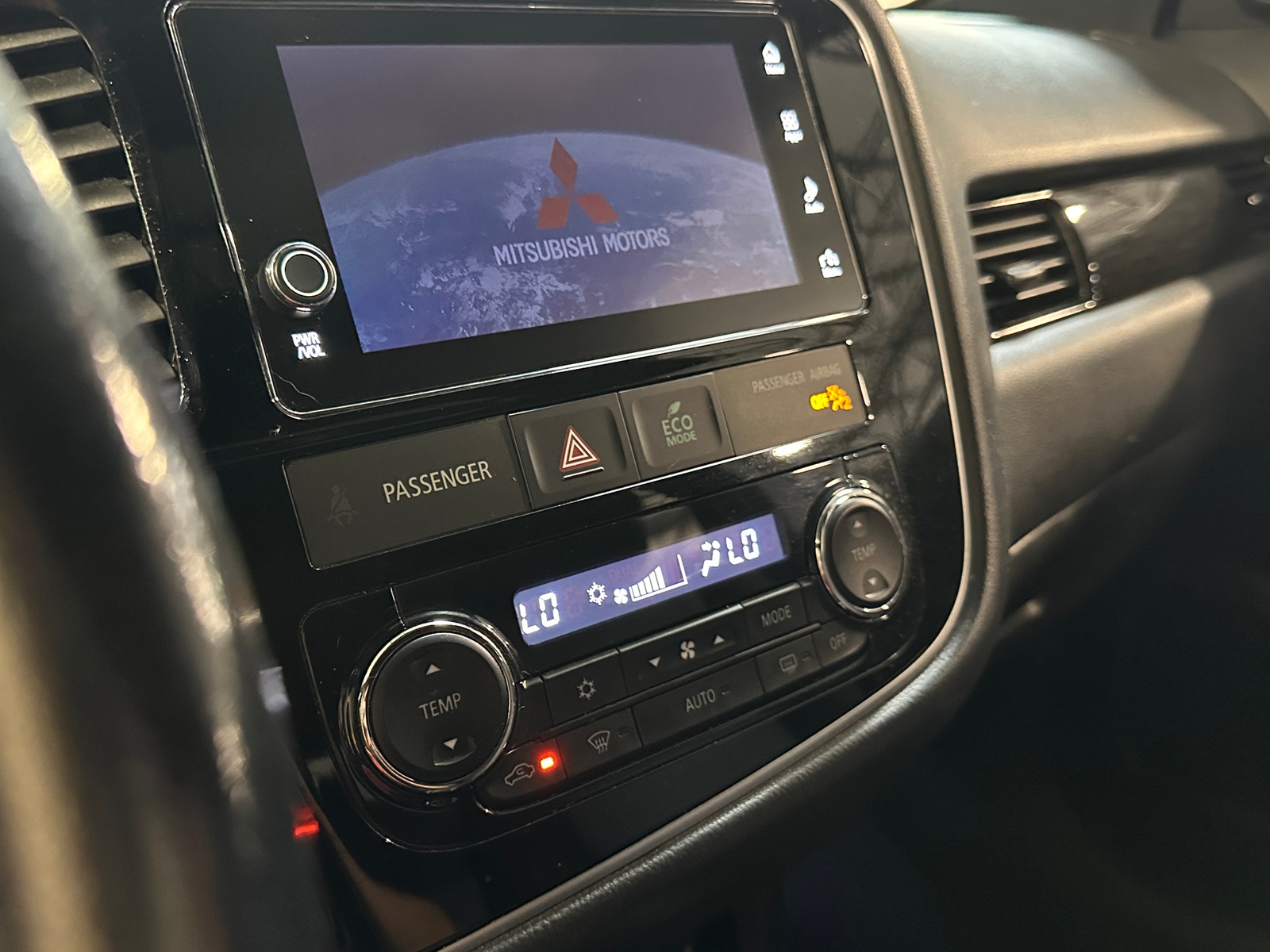Thumbnail: 2018 Mitsubishi Outlander - 4