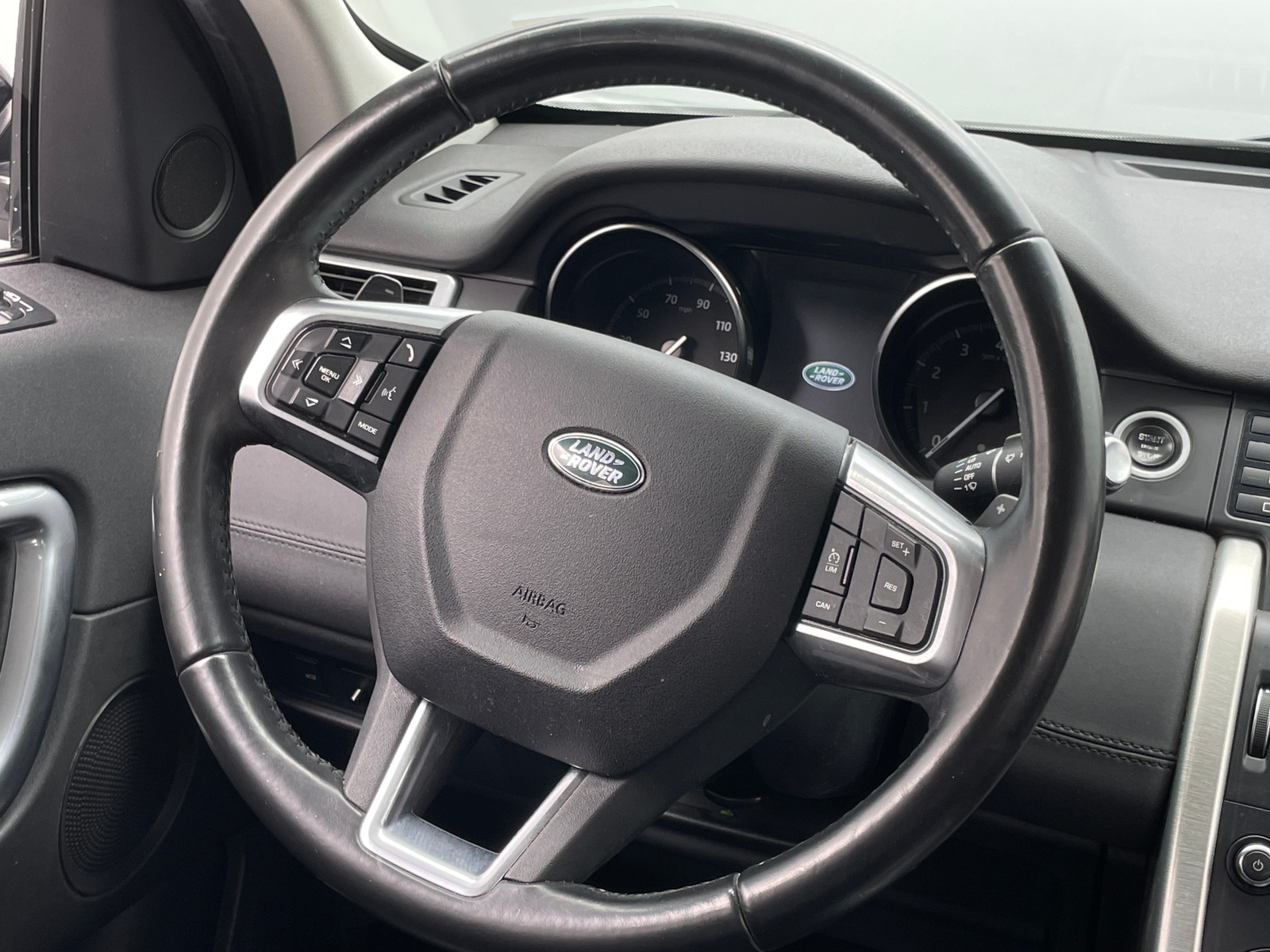 Thumbnail: 2018 Land Rover Discovery Sport - 4