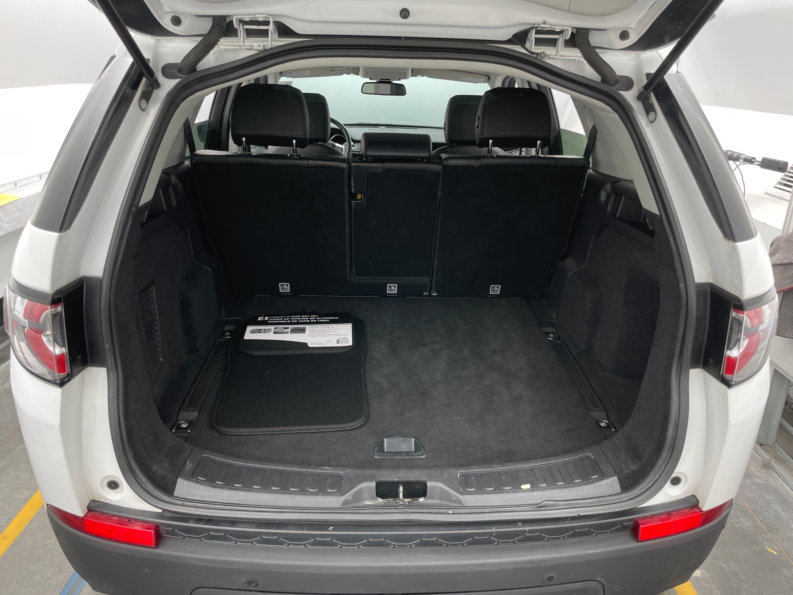 Thumbnail: 2018 Land Rover Discovery Sport - 6