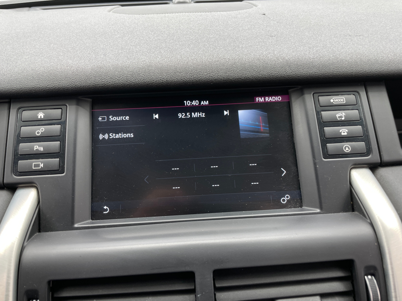 Thumbnail: 2018 Land Rover Discovery Sport - 3