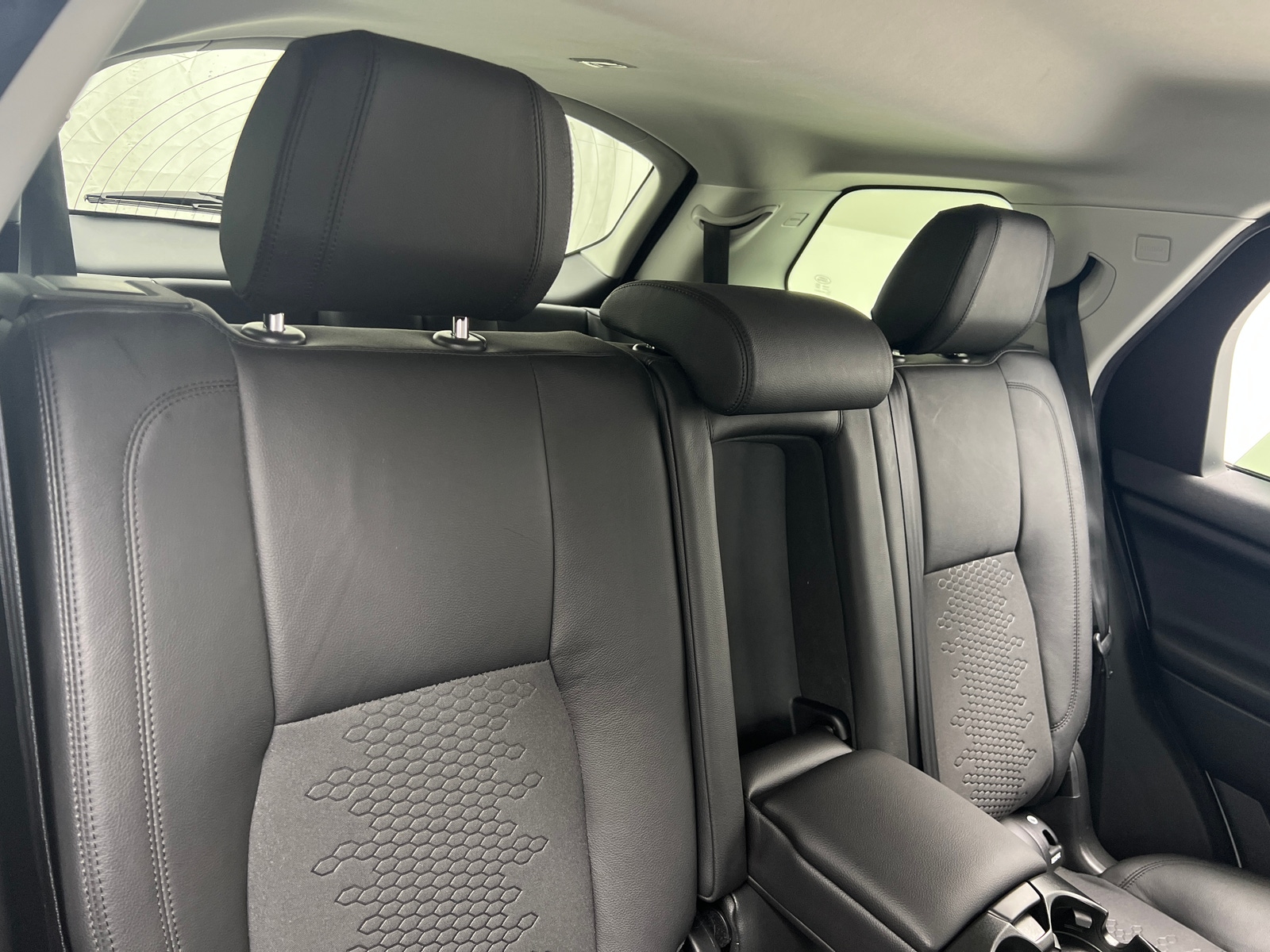 Thumbnail: 2017 Land Rover Discovery Sport - 5