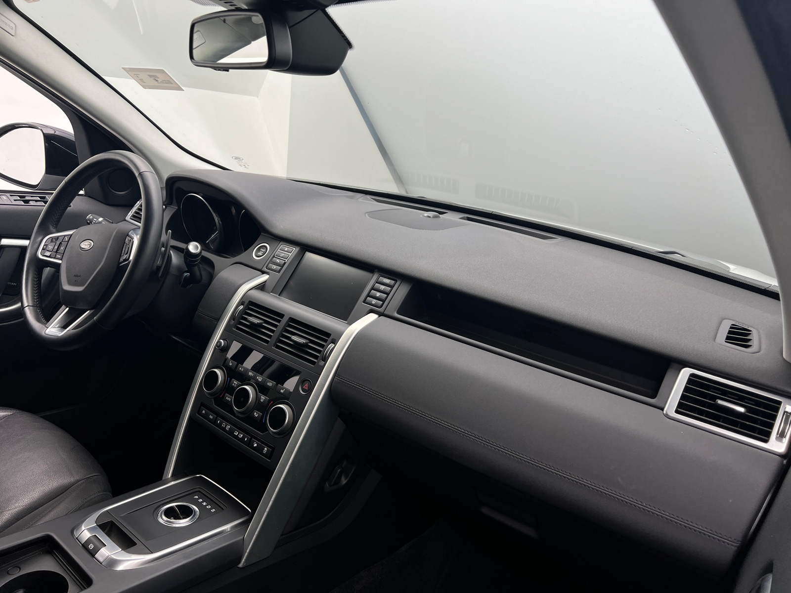 Thumbnail: 2017 Land Rover Discovery Sport - 2