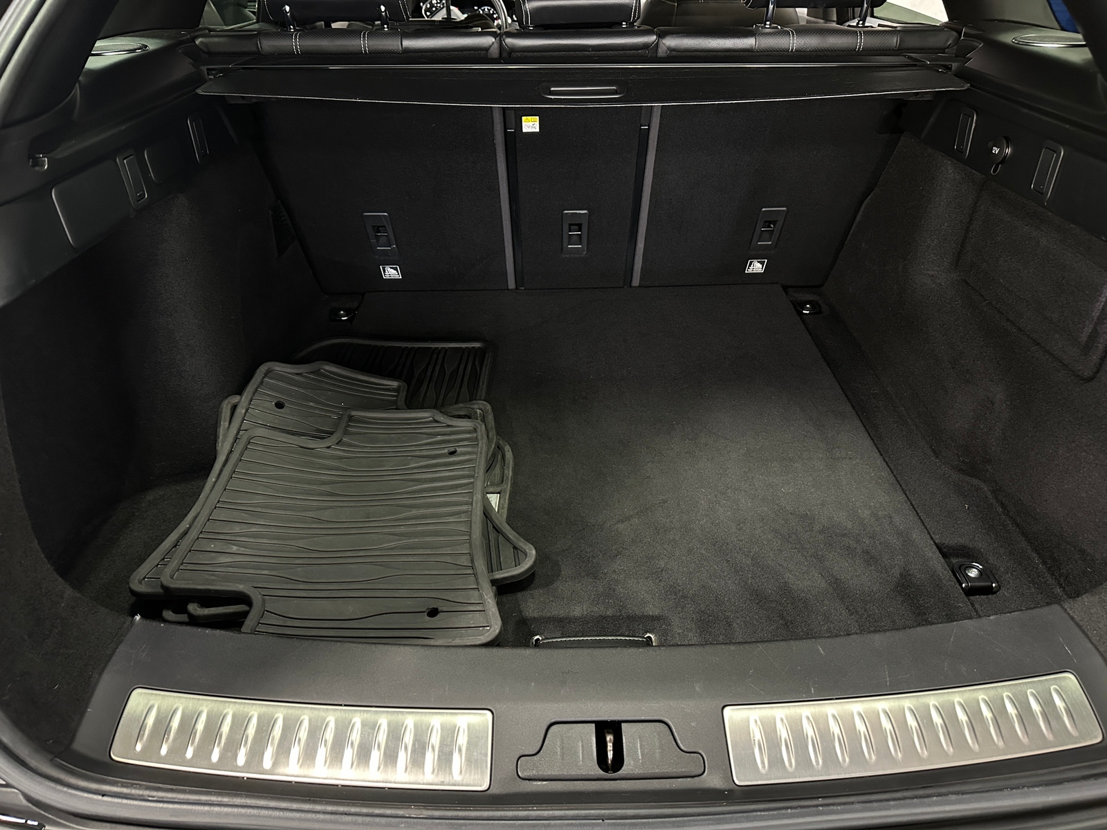Thumbnail: 2018 Land Rover Range Rover Velar - 6