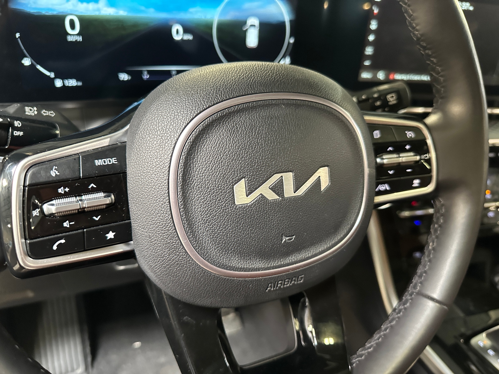 Thumbnail: 2024 Kia Carnival - 4