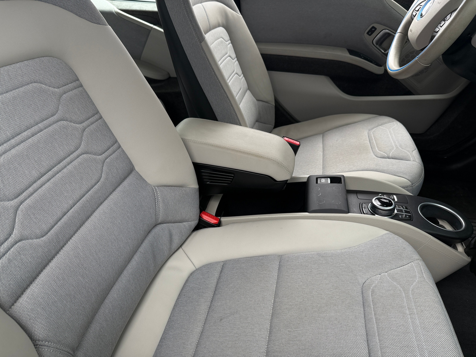 Thumbnail: 2018 BMW i3 - 2