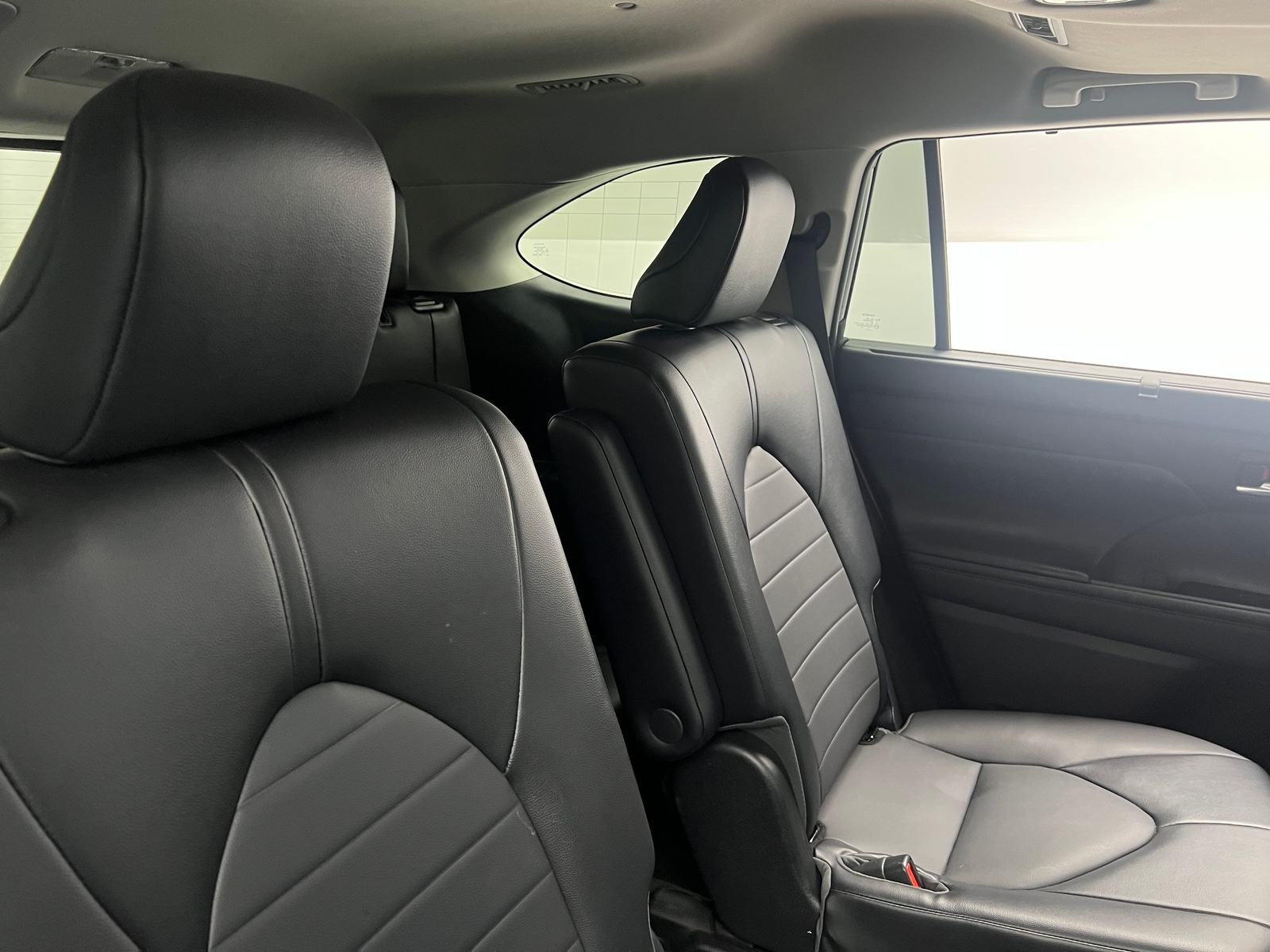 Thumbnail: 2022 Toyota Highlander - 5