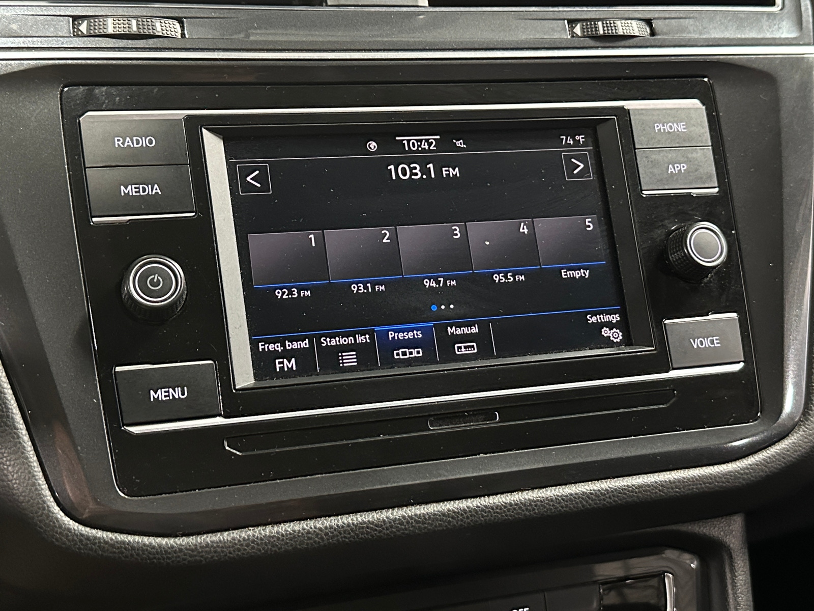 Thumbnail: 2021 Volkswagen Tiguan - 4