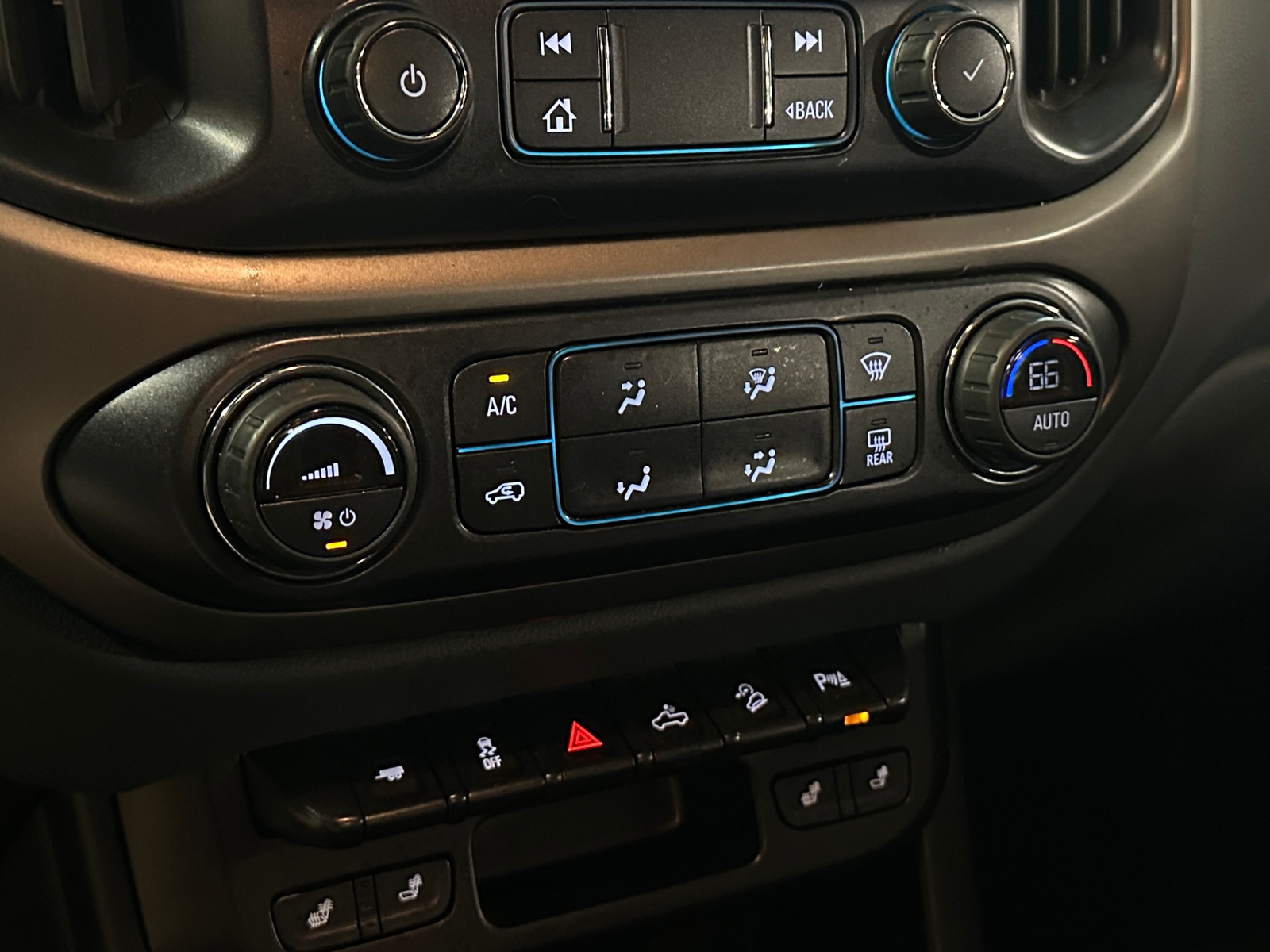 Thumbnail: 2021 Chevrolet Colorado - 3