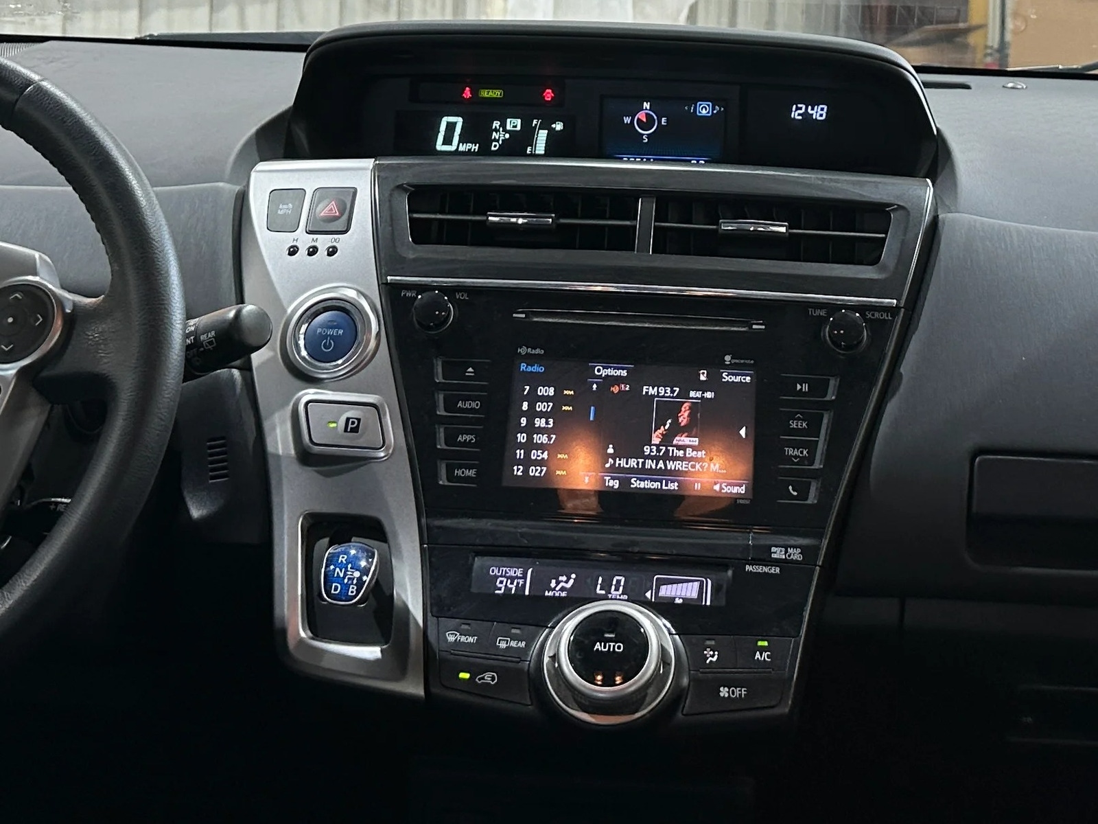Thumbnail: 2015 Toyota Prius v - 3