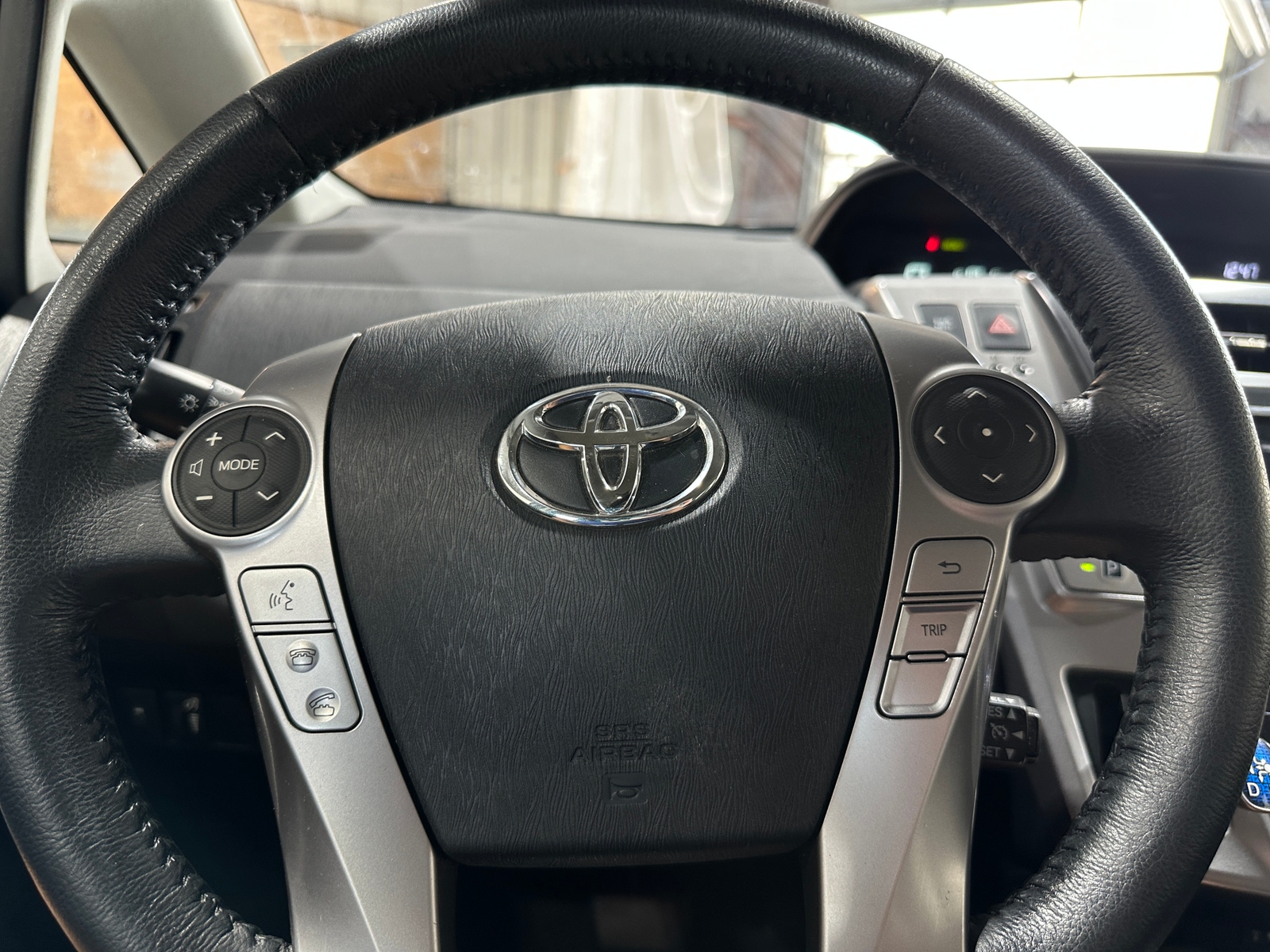 Thumbnail: 2015 Toyota Prius v - 5