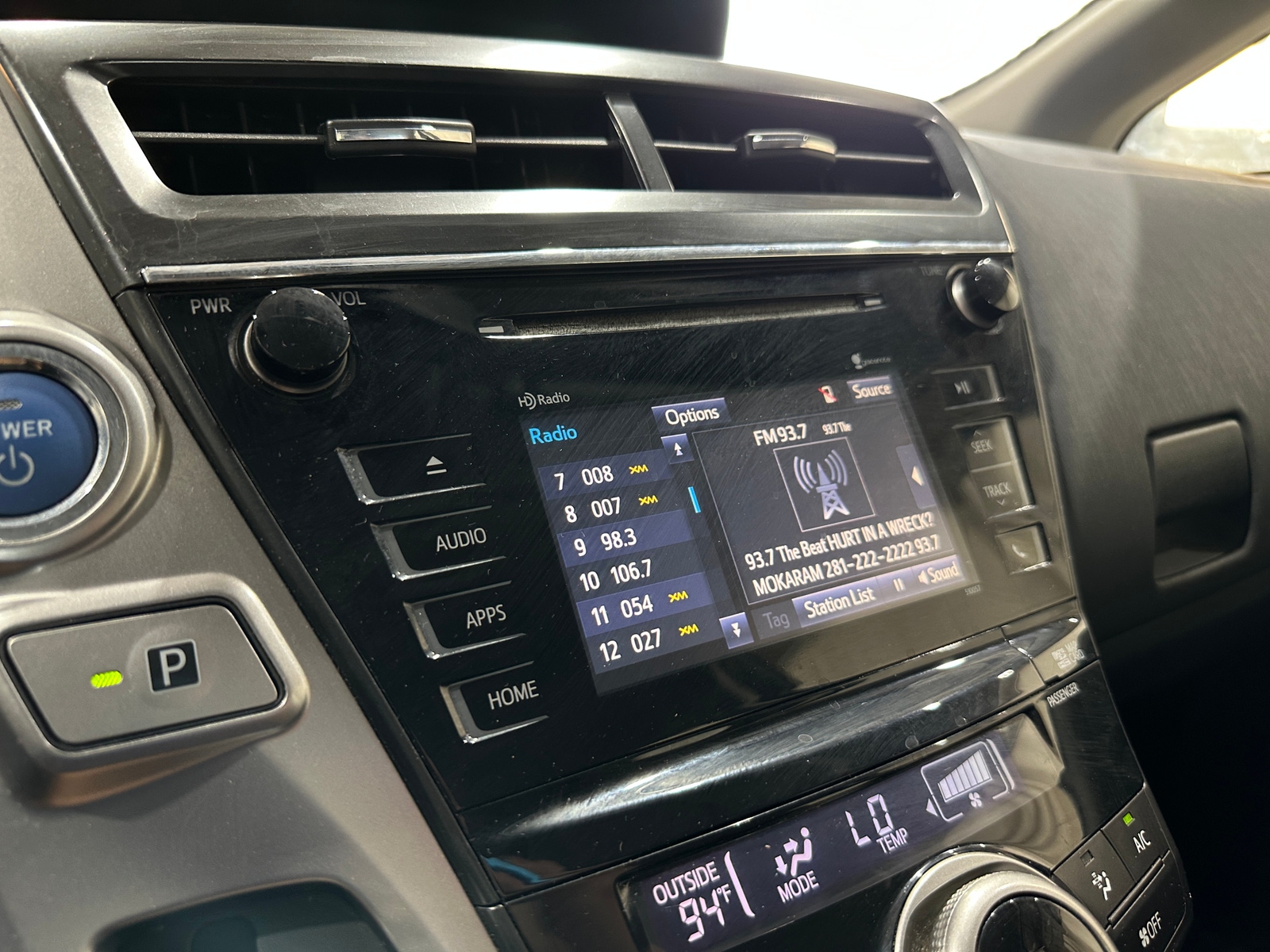 Thumbnail: 2015 Toyota Prius v - 4