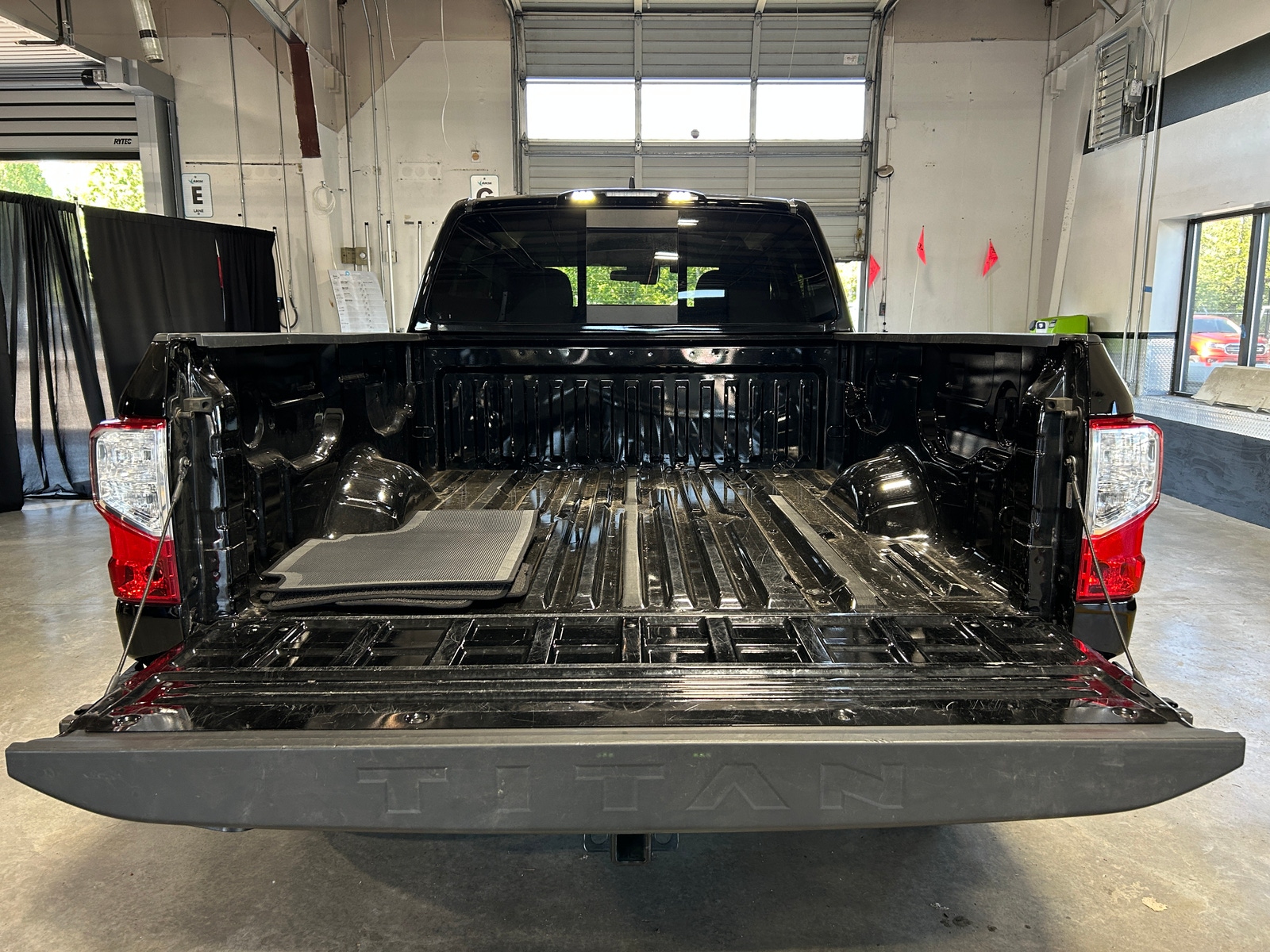 Thumbnail: 2023 Nissan Titan - 7