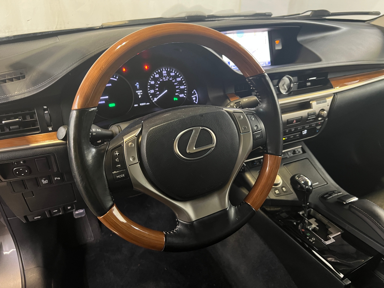 Thumbnail: 2014 Lexus ES - 4
