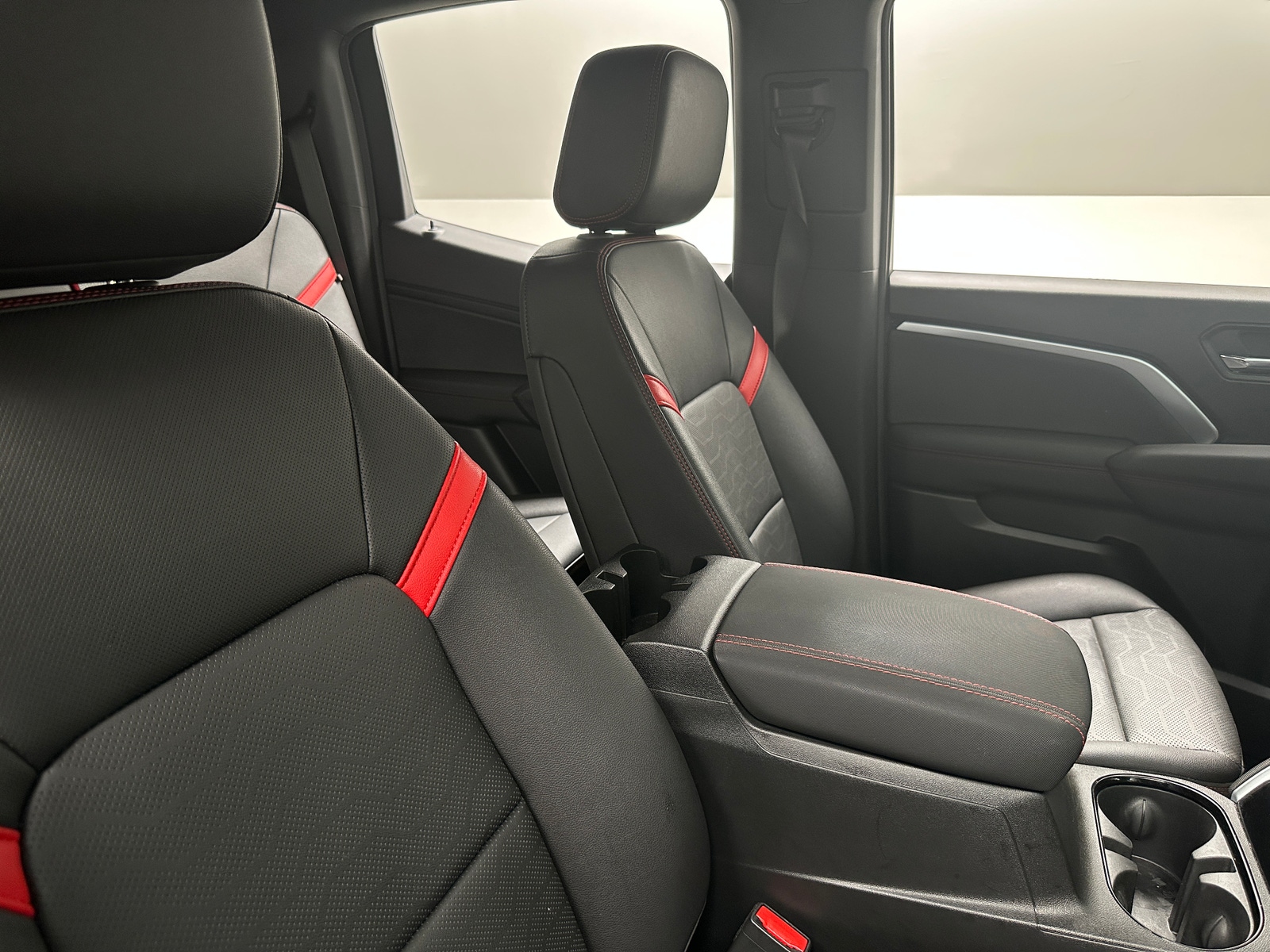 Thumbnail: 2023 Chevrolet Colorado - 2