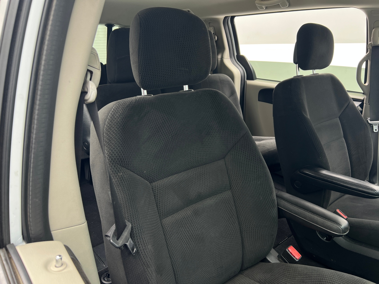 Thumbnail: 2017 Dodge Grand Caravan - 2
