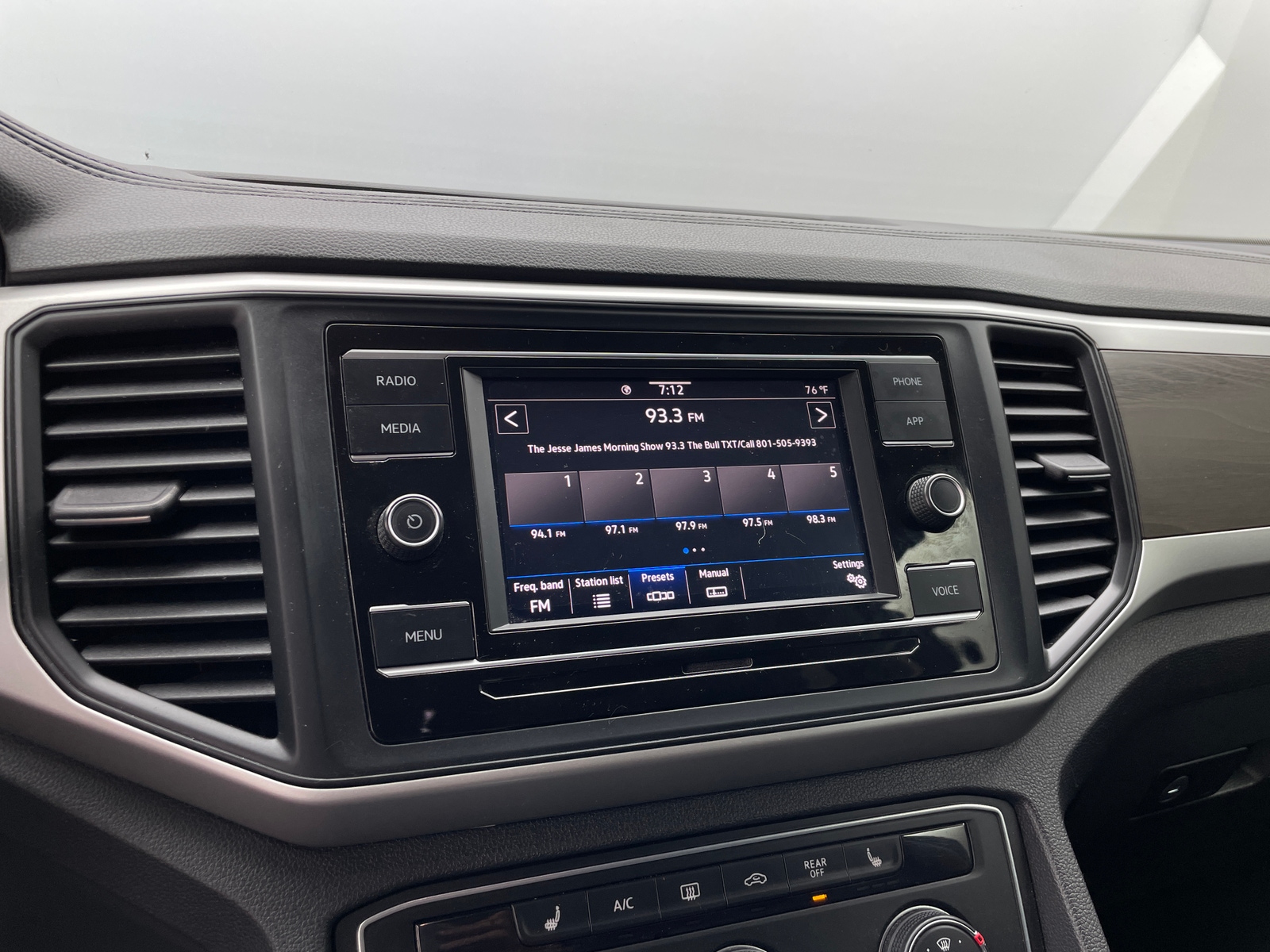 Thumbnail: 2022 Volkswagen Atlas - 3
