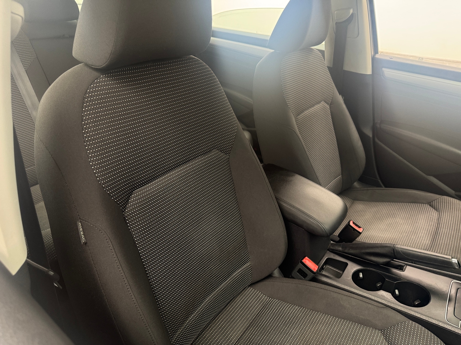 Thumbnail: 2016 Volkswagen Passat - 2