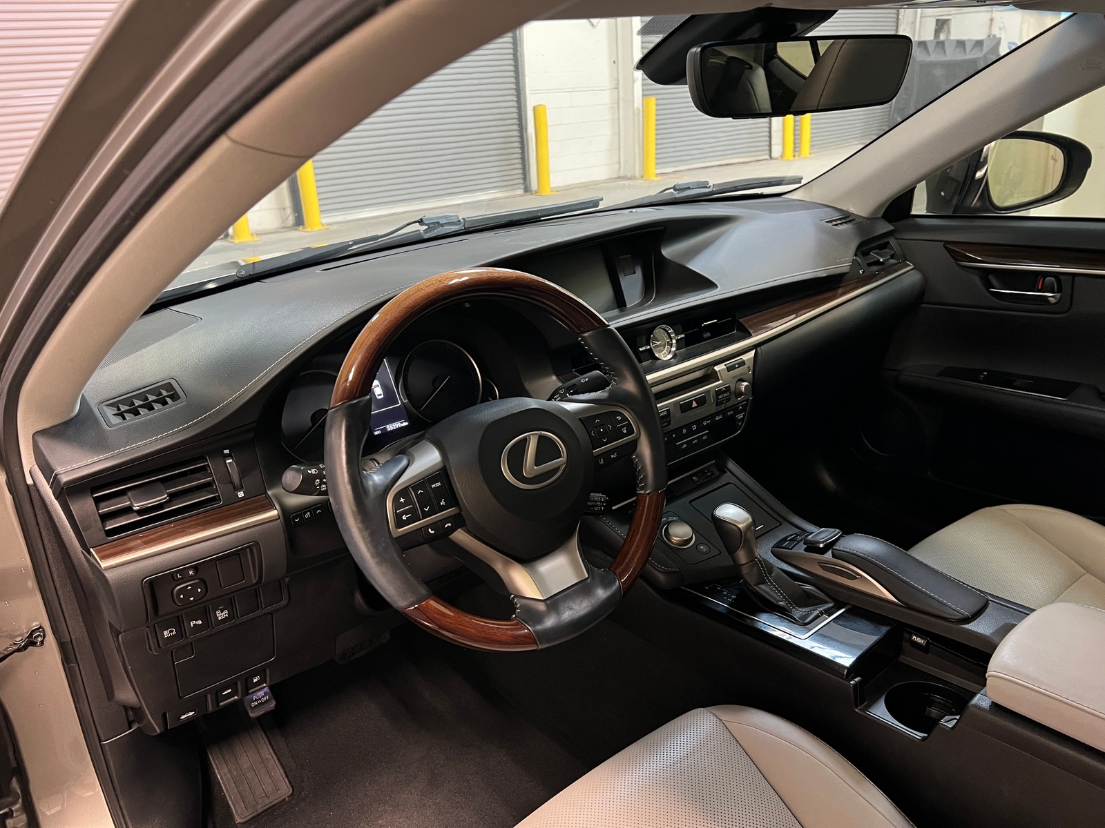Thumbnail: 2017 Lexus ES - 2