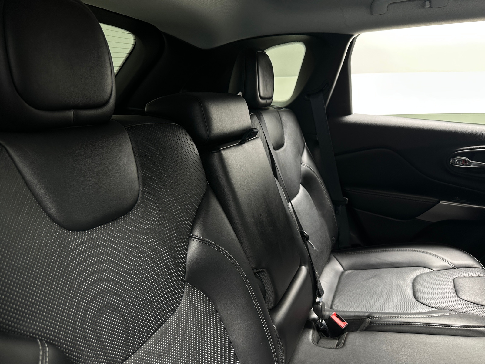 Thumbnail: 2019 Jeep Cherokee - 6