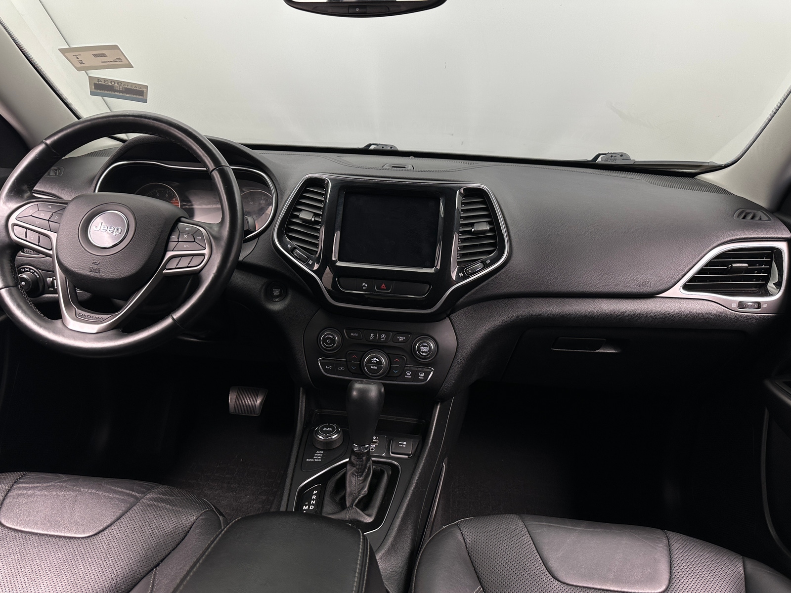 Thumbnail: 2019 Jeep Cherokee - 3