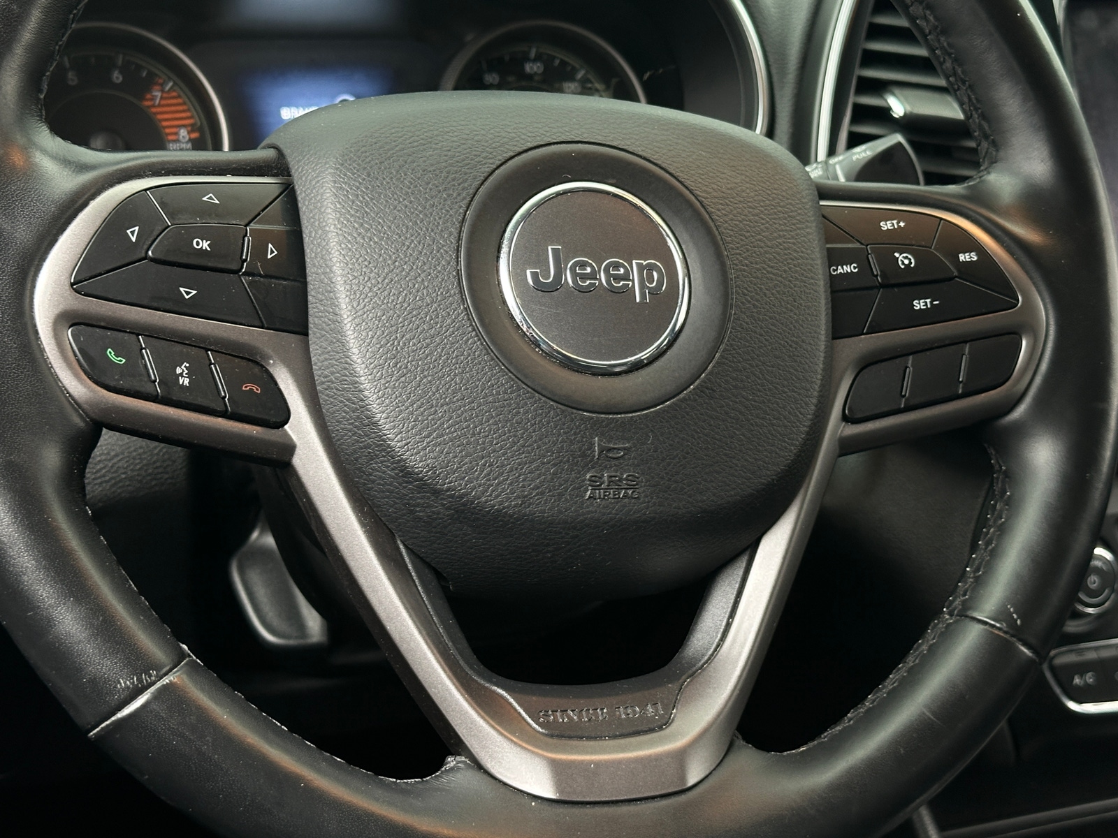 Thumbnail: 2019 Jeep Cherokee - 5