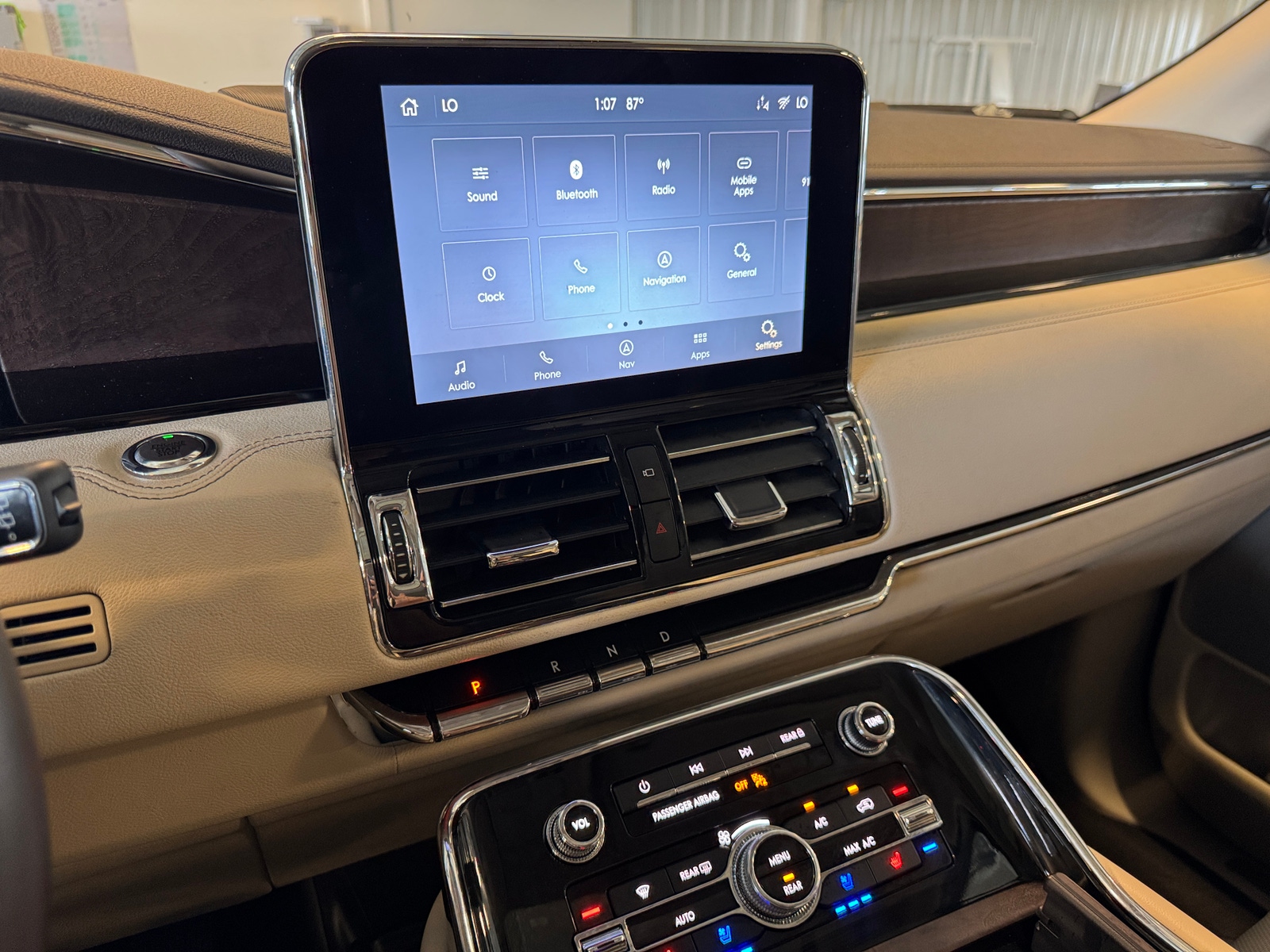 Thumbnail: 2020 Lincoln Navigator - 3