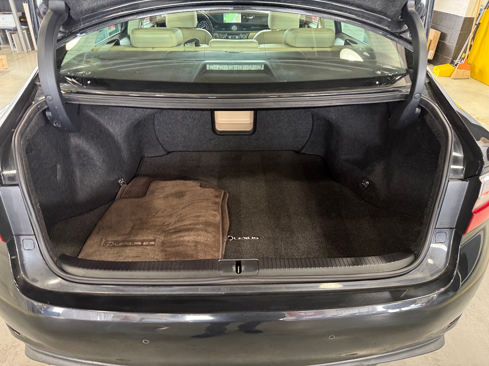 Thumbnail: 2016 Lexus ES - 6