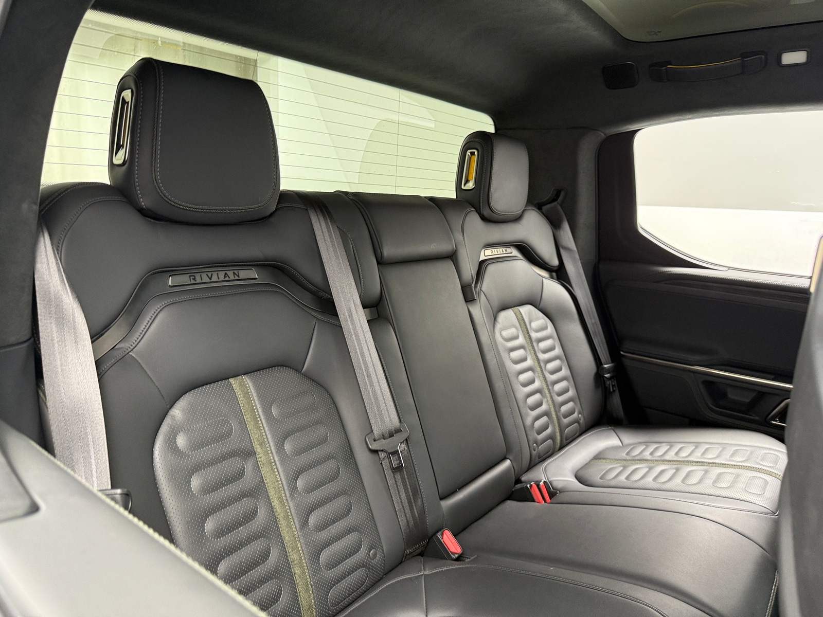 Thumbnail: 2022 Rivian R1T - 5