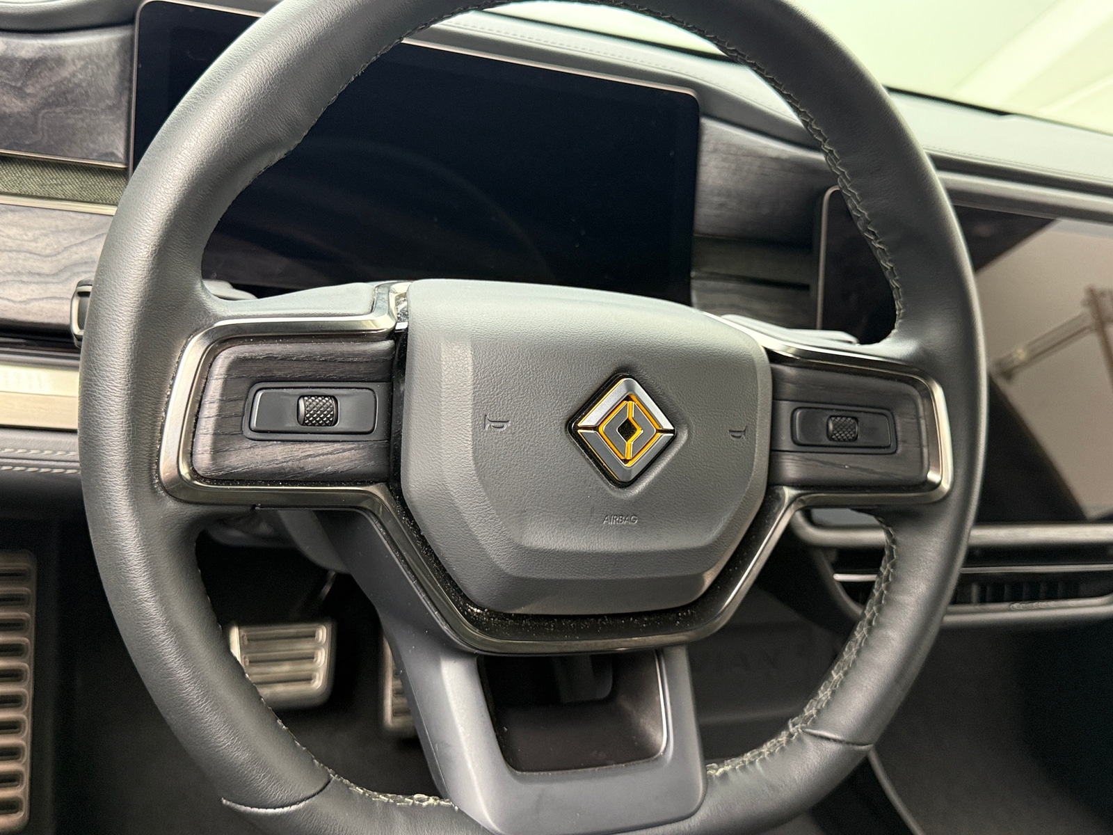 Thumbnail: 2022 Rivian R1T - 4