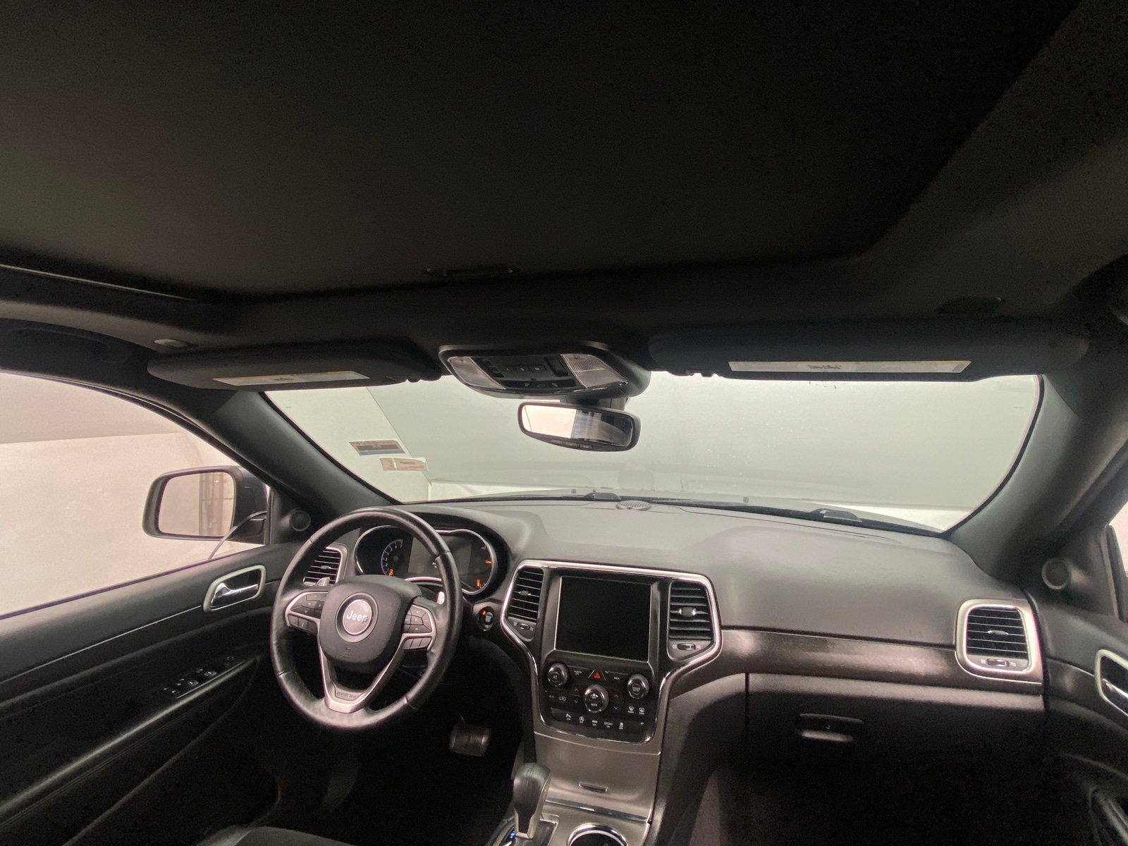 Thumbnail: 2017 Jeep Grand Cherokee - 3