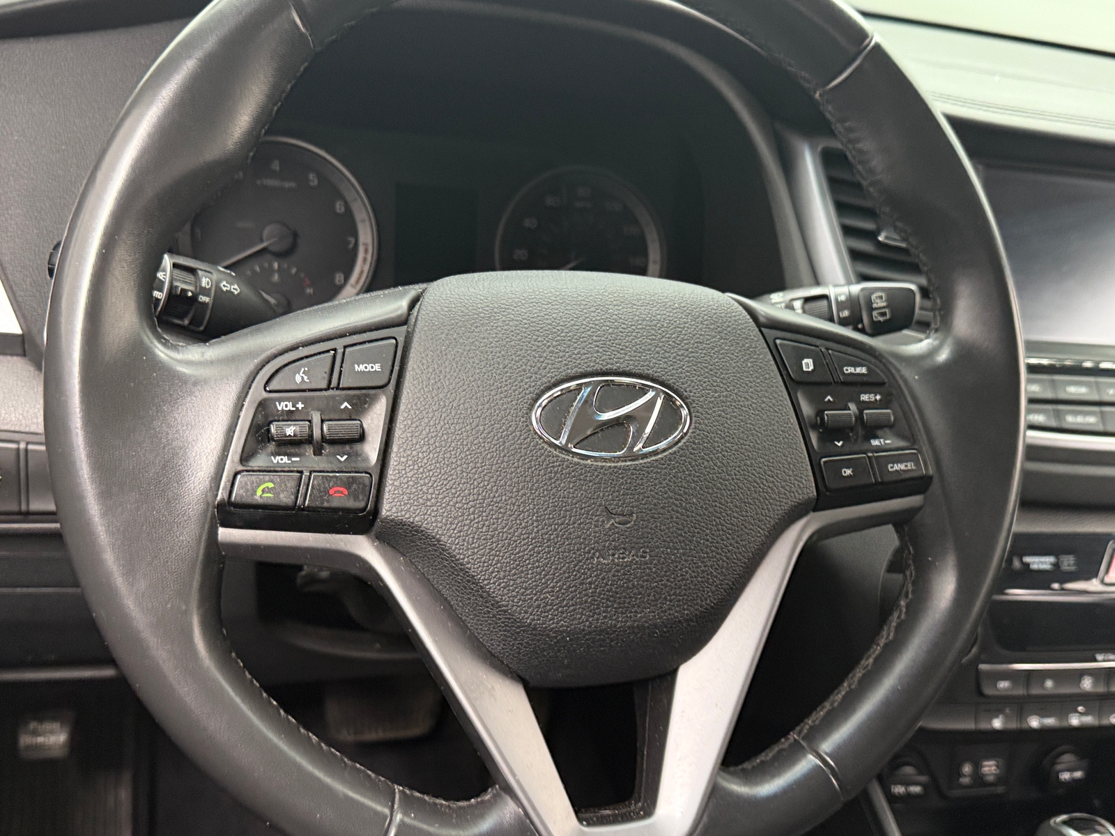 Thumbnail: 2017 Hyundai Tucson - 4