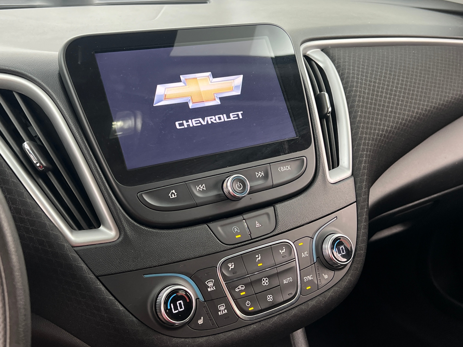 Thumbnail: 2023 Chevrolet Malibu - 4