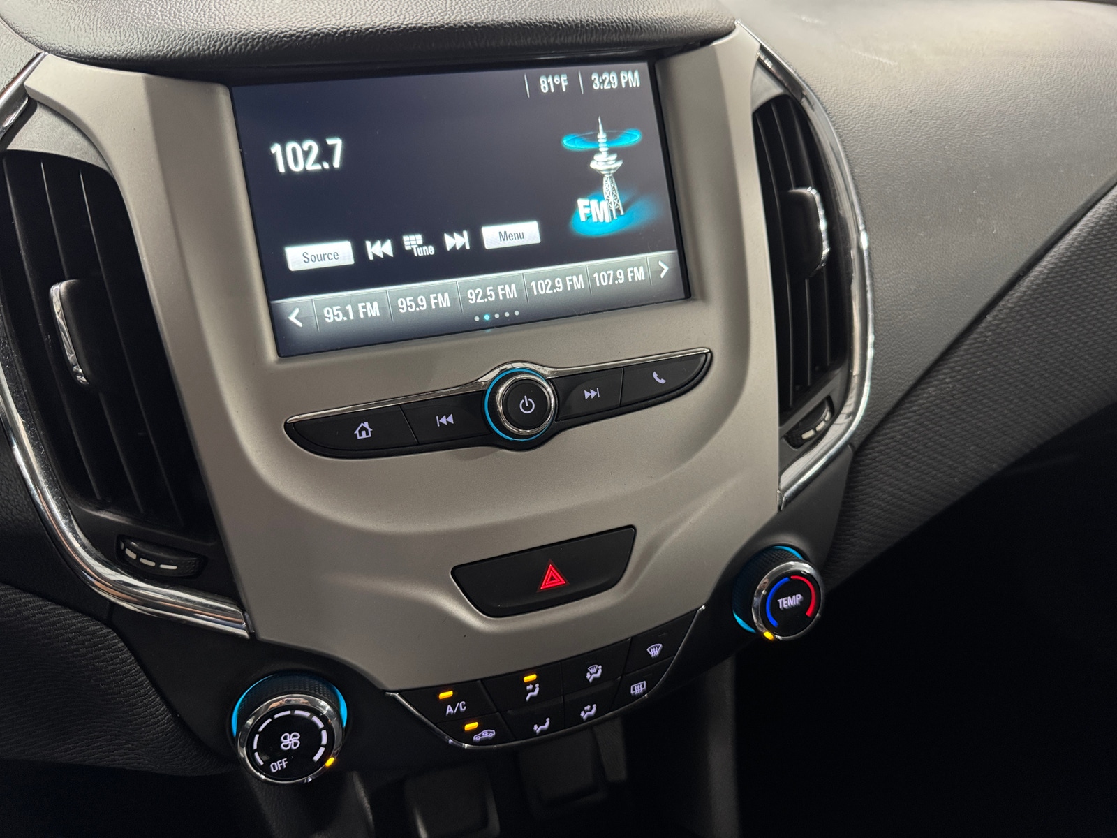 Thumbnail: 2017 Chevrolet Cruze - 4