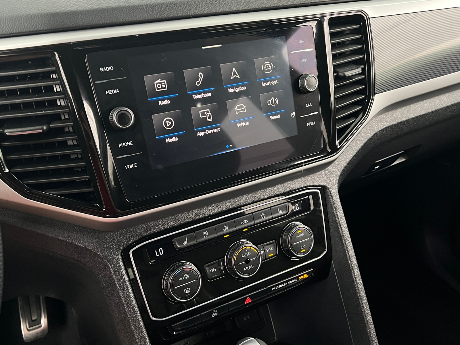 Thumbnail: 2023 Volkswagen Atlas - 3