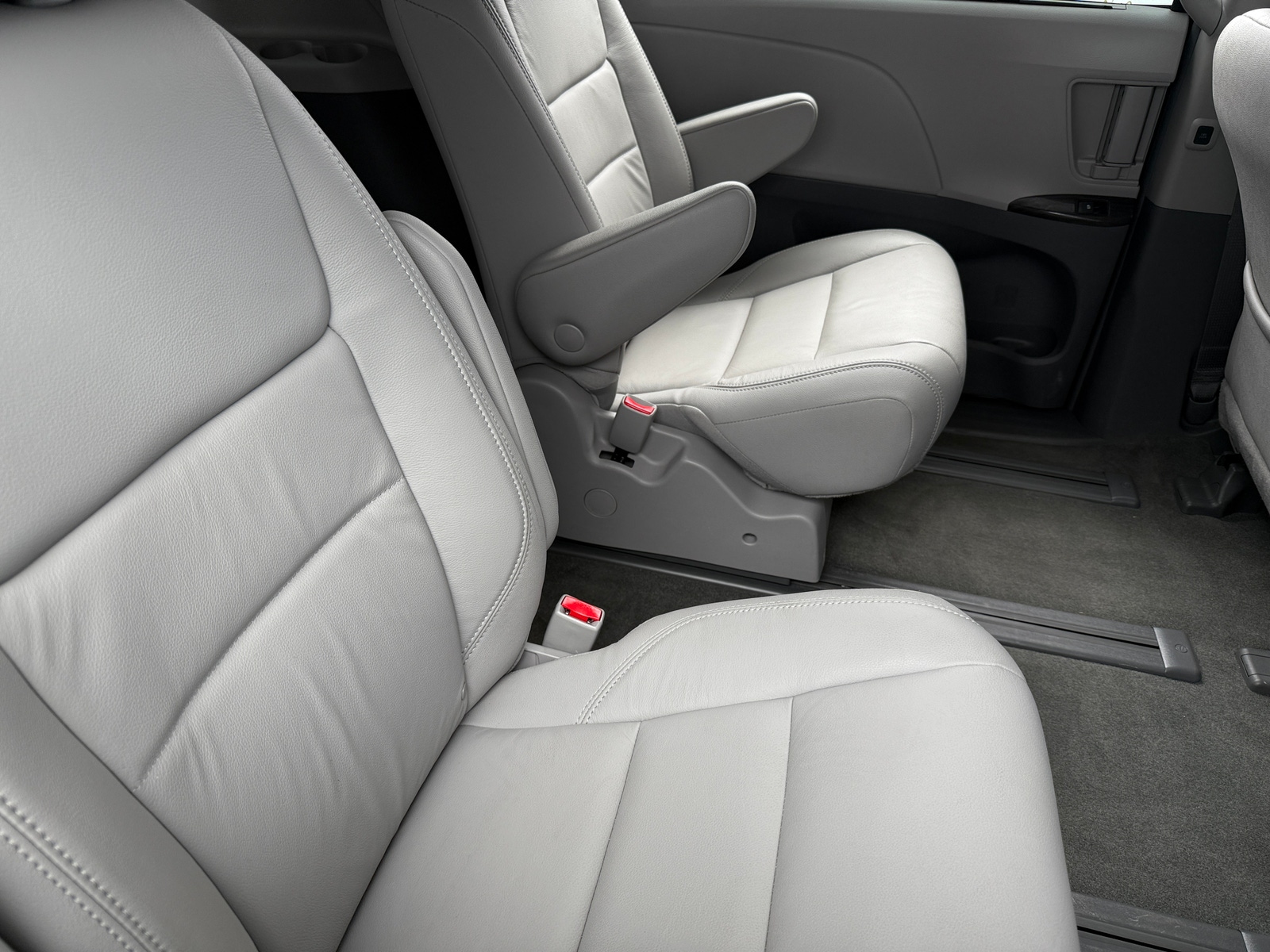 Thumbnail: 2018 Toyota Sienna - 5