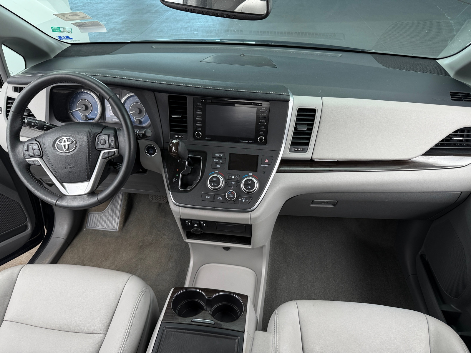 Thumbnail: 2018 Toyota Sienna - 2