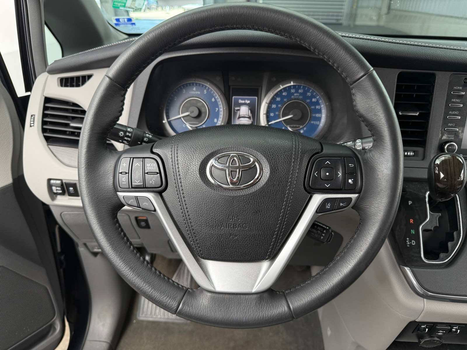 Thumbnail: 2018 Toyota Sienna - 4