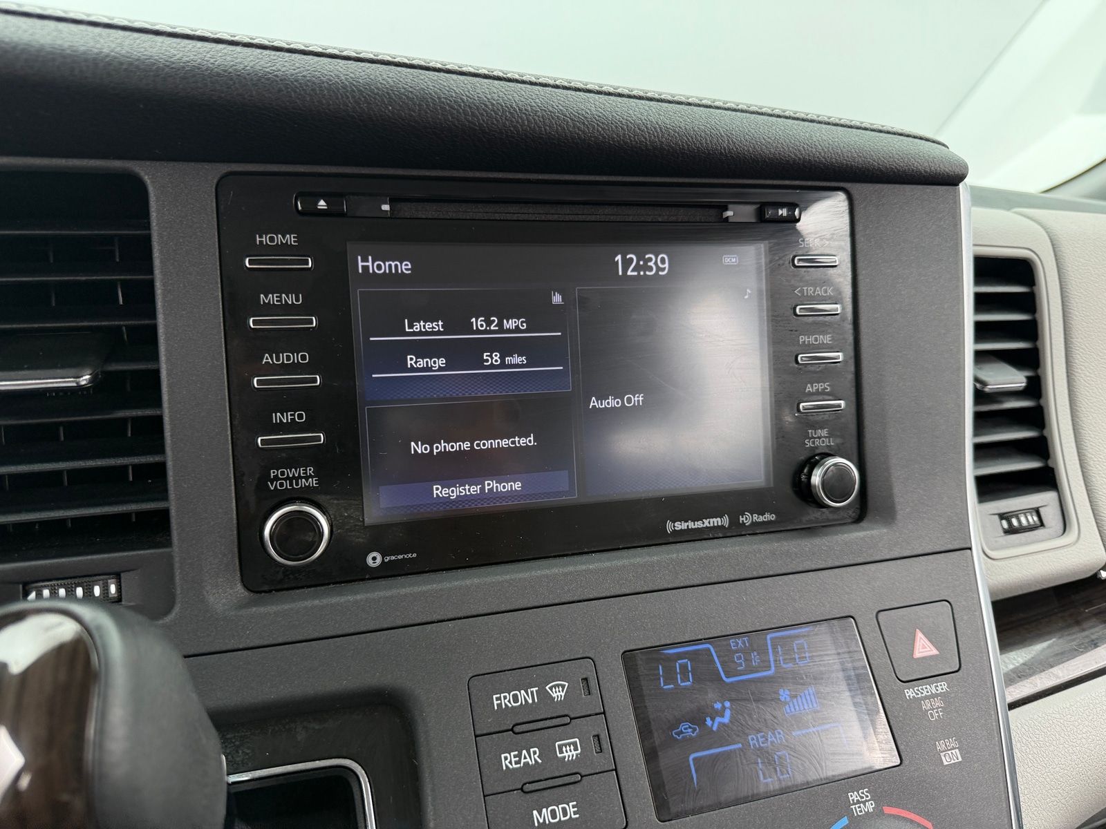 Thumbnail: 2018 Toyota Sienna - 3