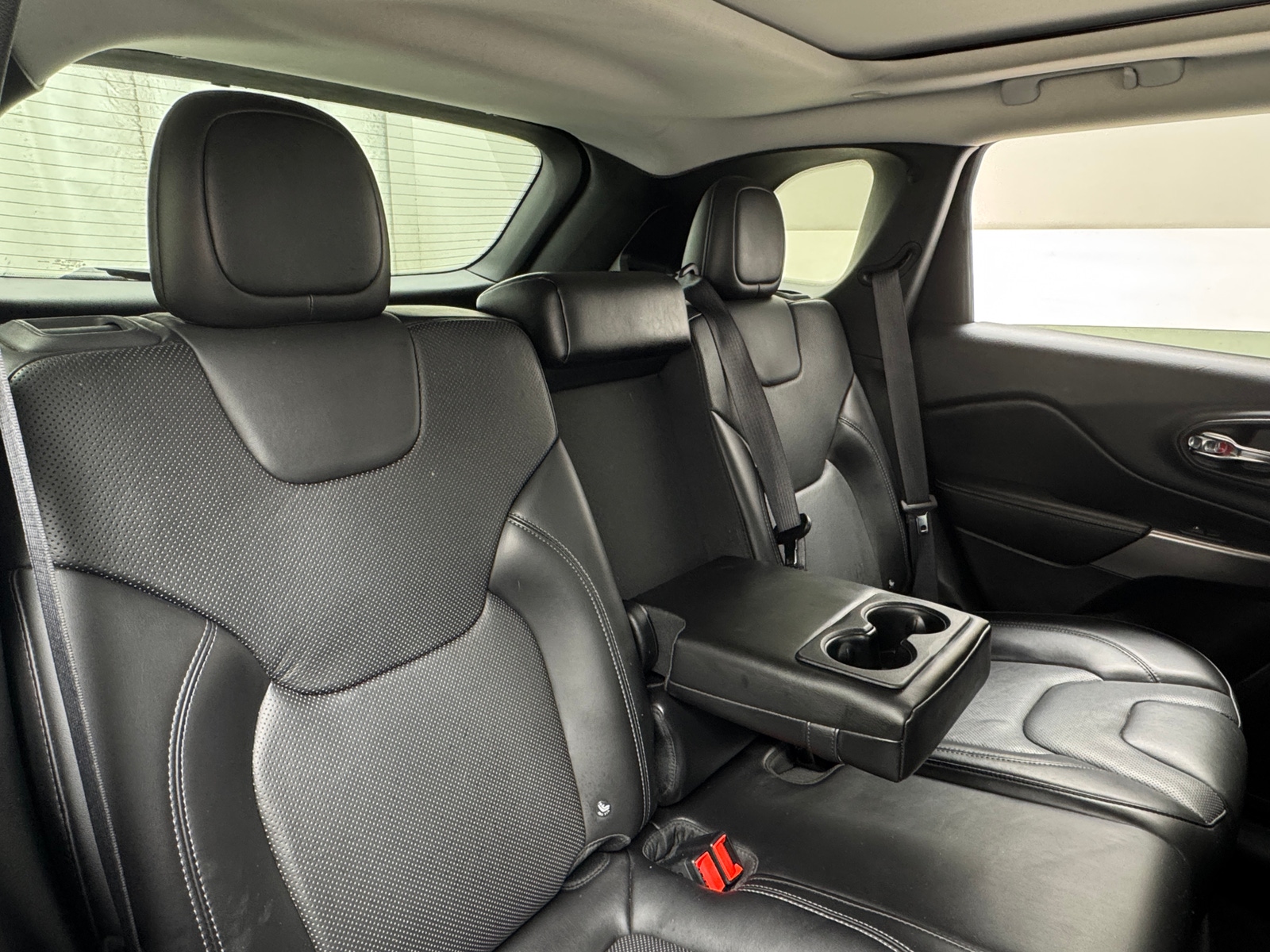 Thumbnail: 2019 Jeep Cherokee - 5