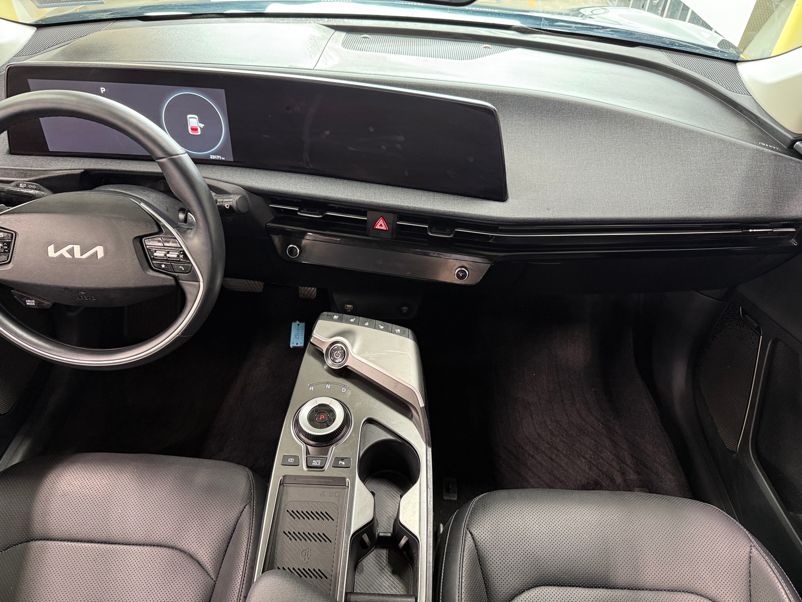 Thumbnail: 2022 Kia EV6 - 2