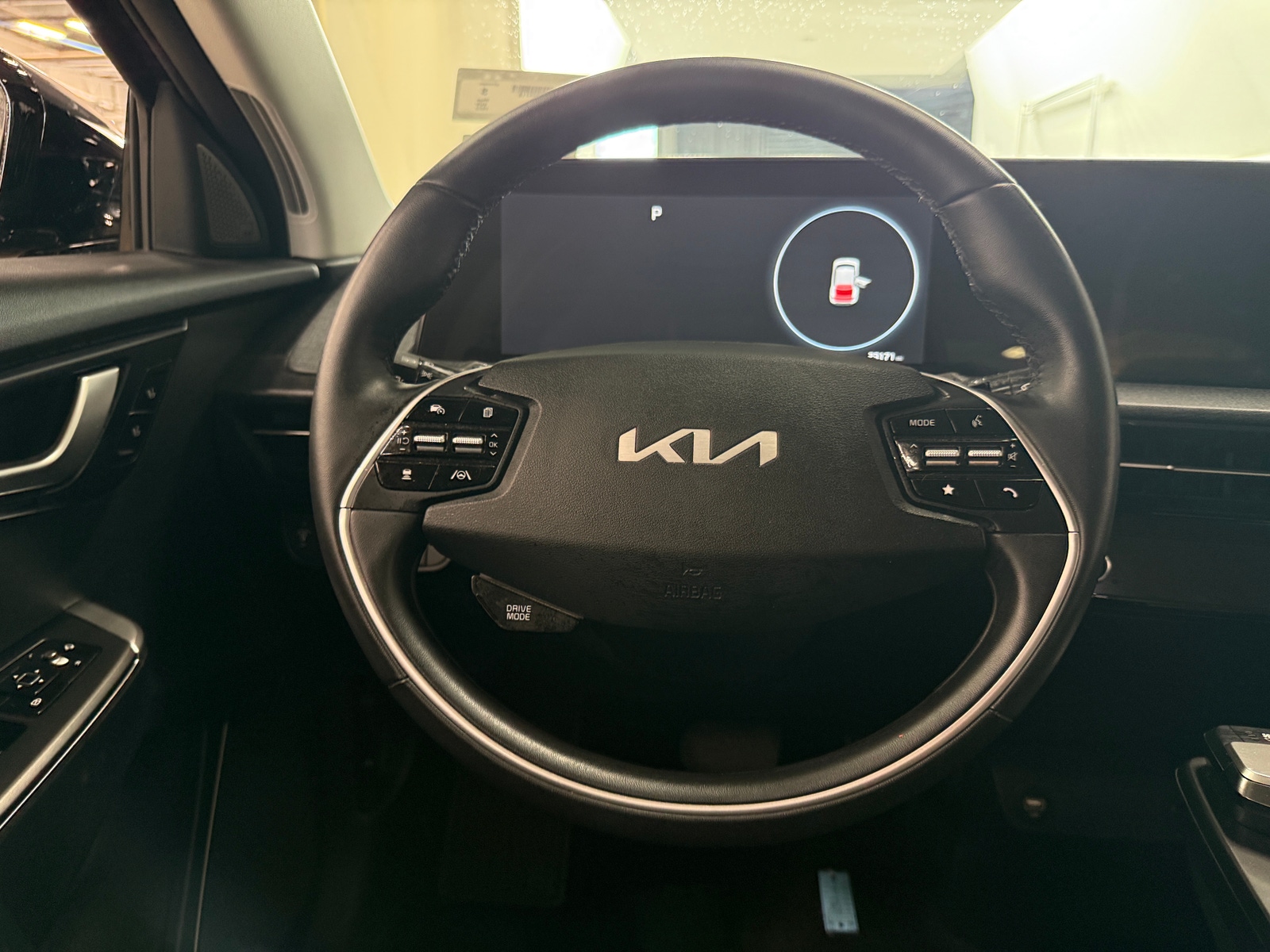 Thumbnail: 2022 Kia EV6 - 4