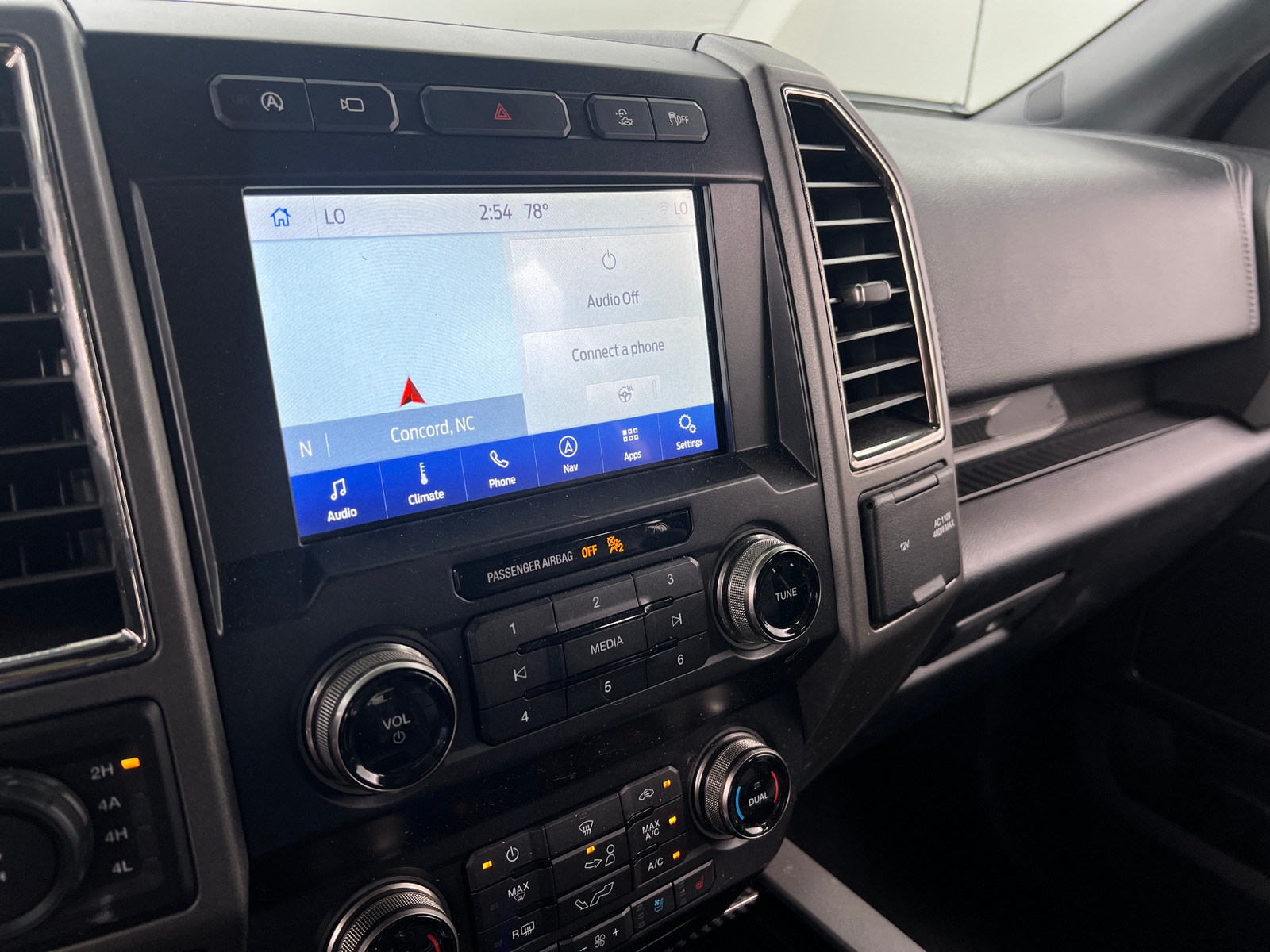 Thumbnail: 2019 Ford Econoline - 3