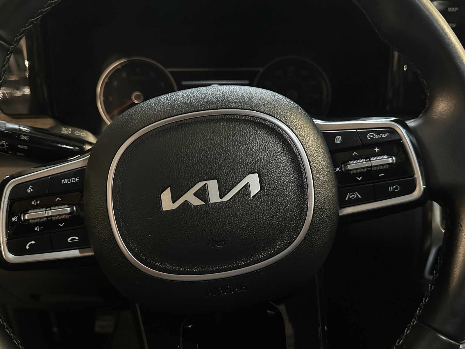 Thumbnail: 2023 Kia Sorento - 4