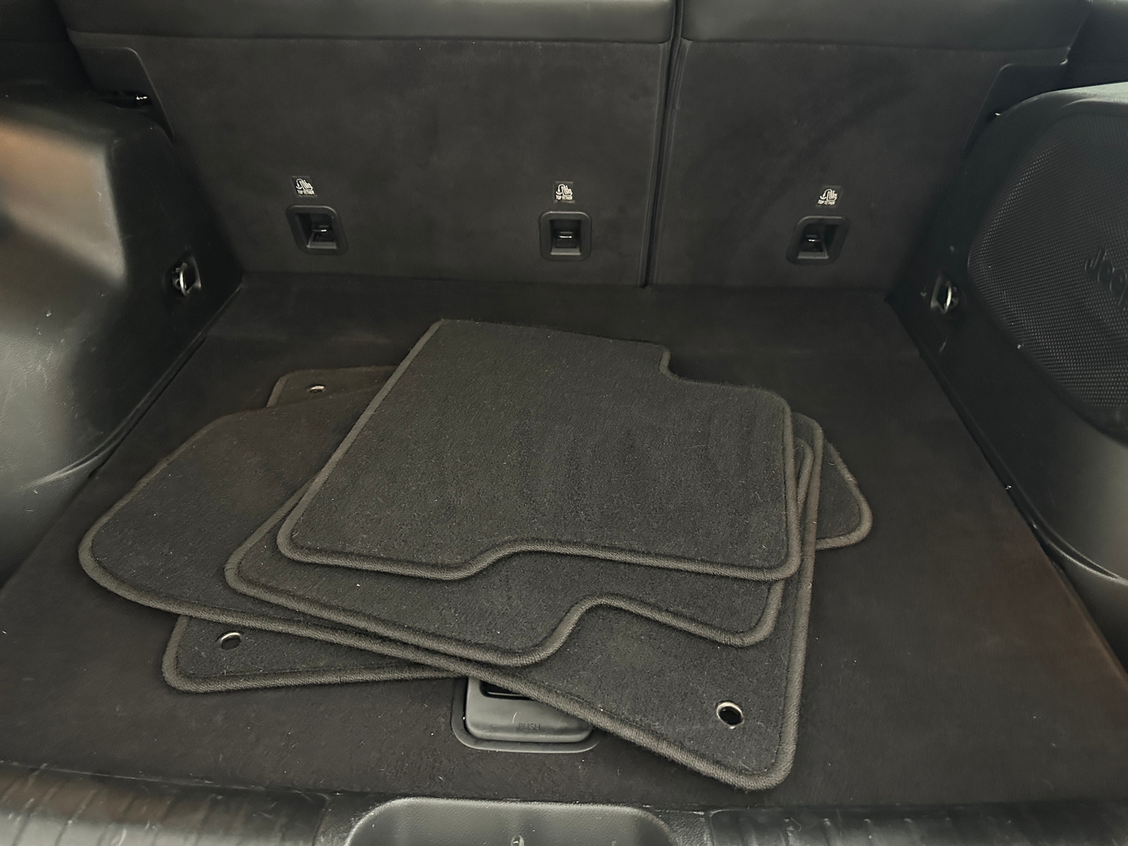 Thumbnail: 2020 Jeep Cherokee - 6